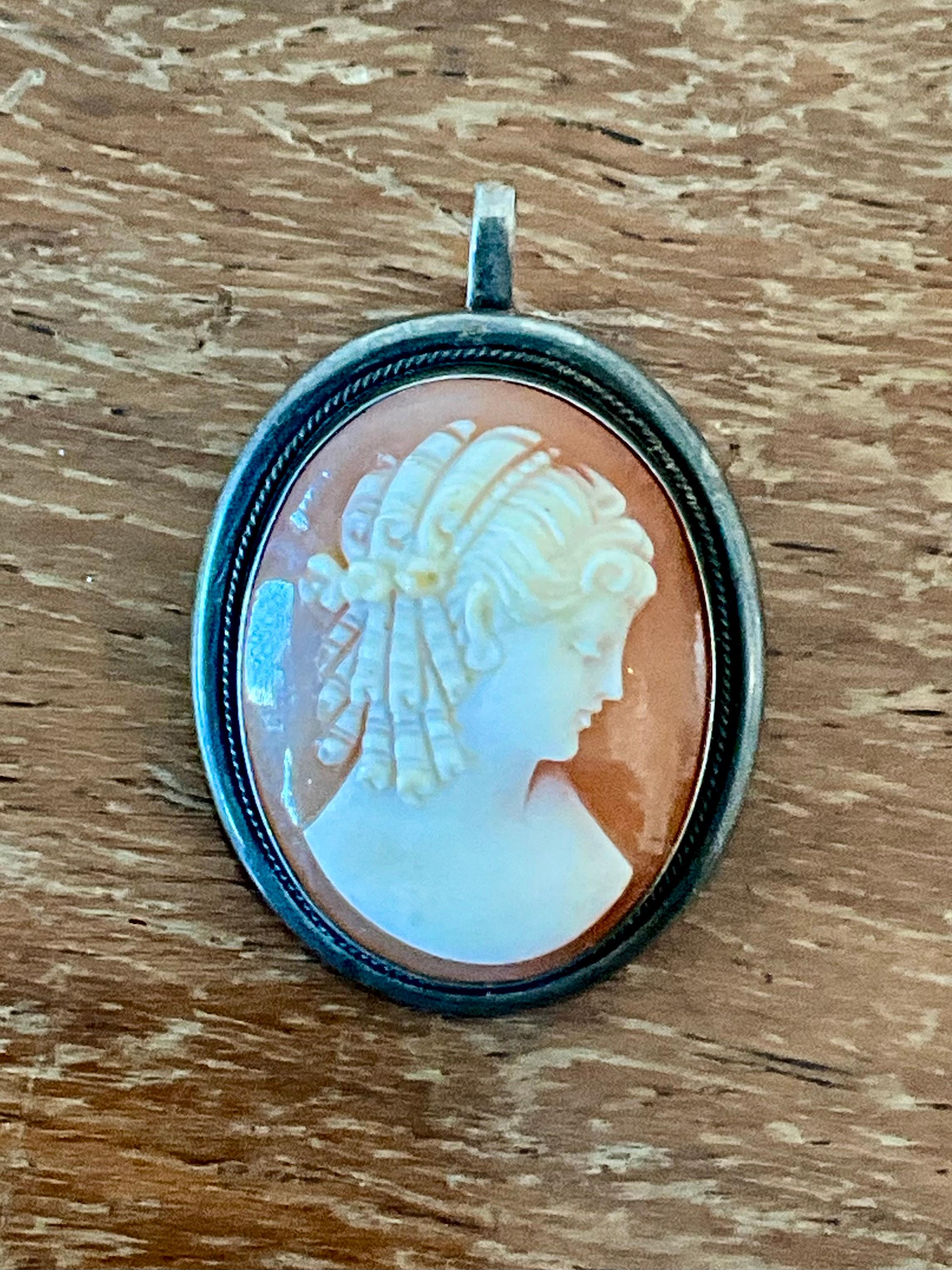 Vittoriano Spilla ciondolo conchiglia vintage in argento in vendita