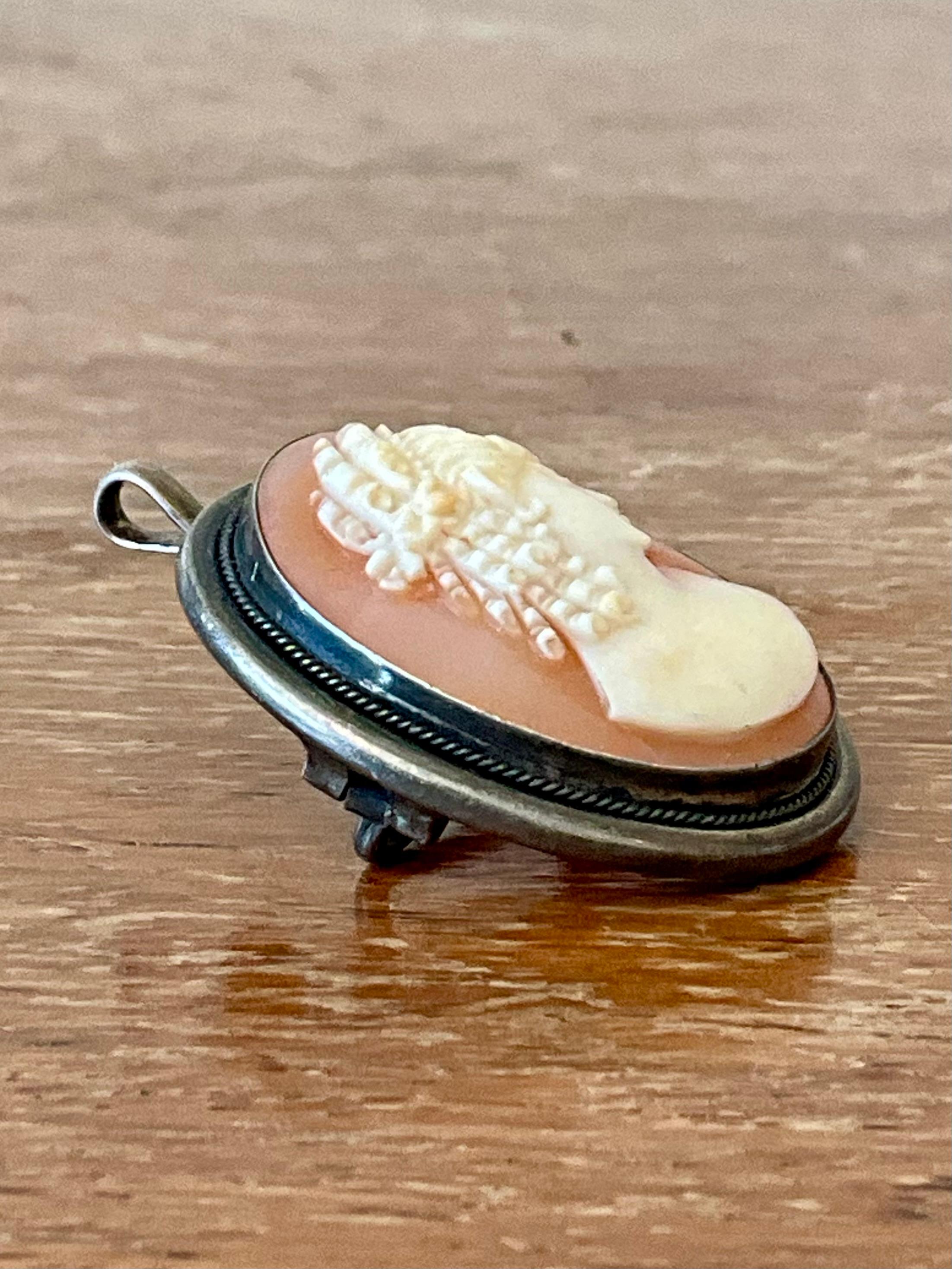 Spilla ciondolo conchiglia vintage in argento in vendita 2