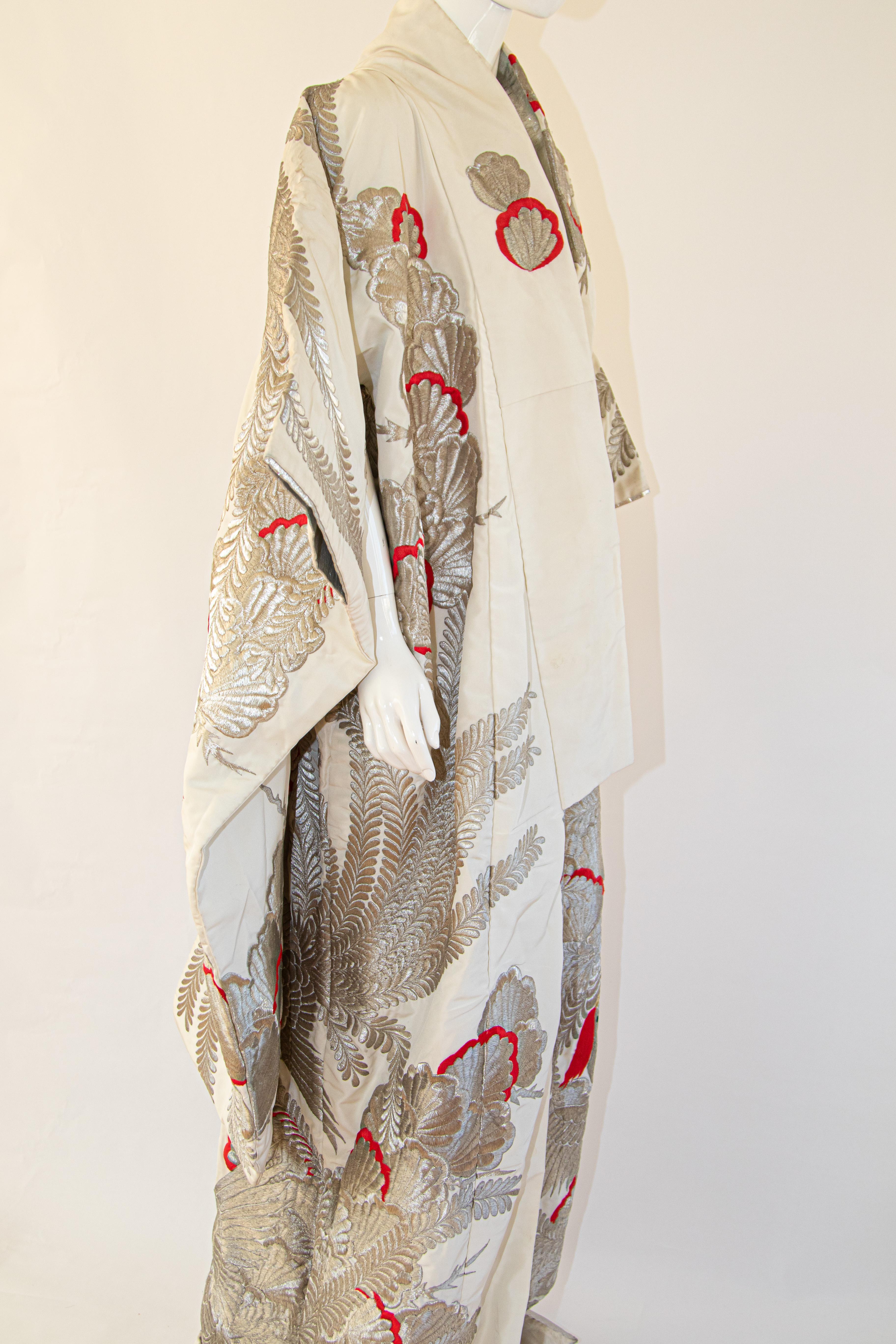 Japanisches Hochzeitskleid aus silbernem Seidenbrokat, Kimono 8