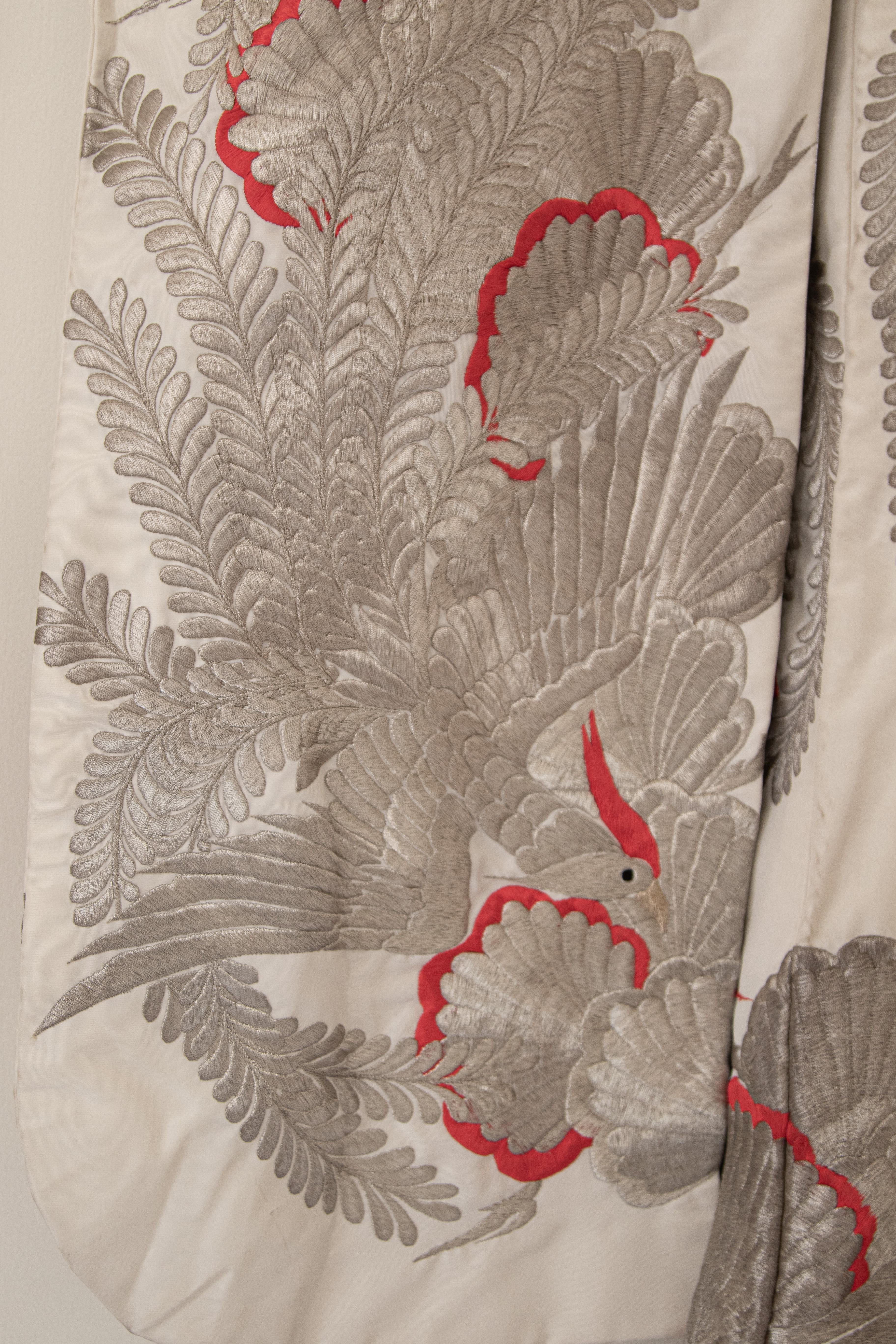 Japanisches Hochzeitskleid aus silbernem Seidenbrokat, Kimono 12