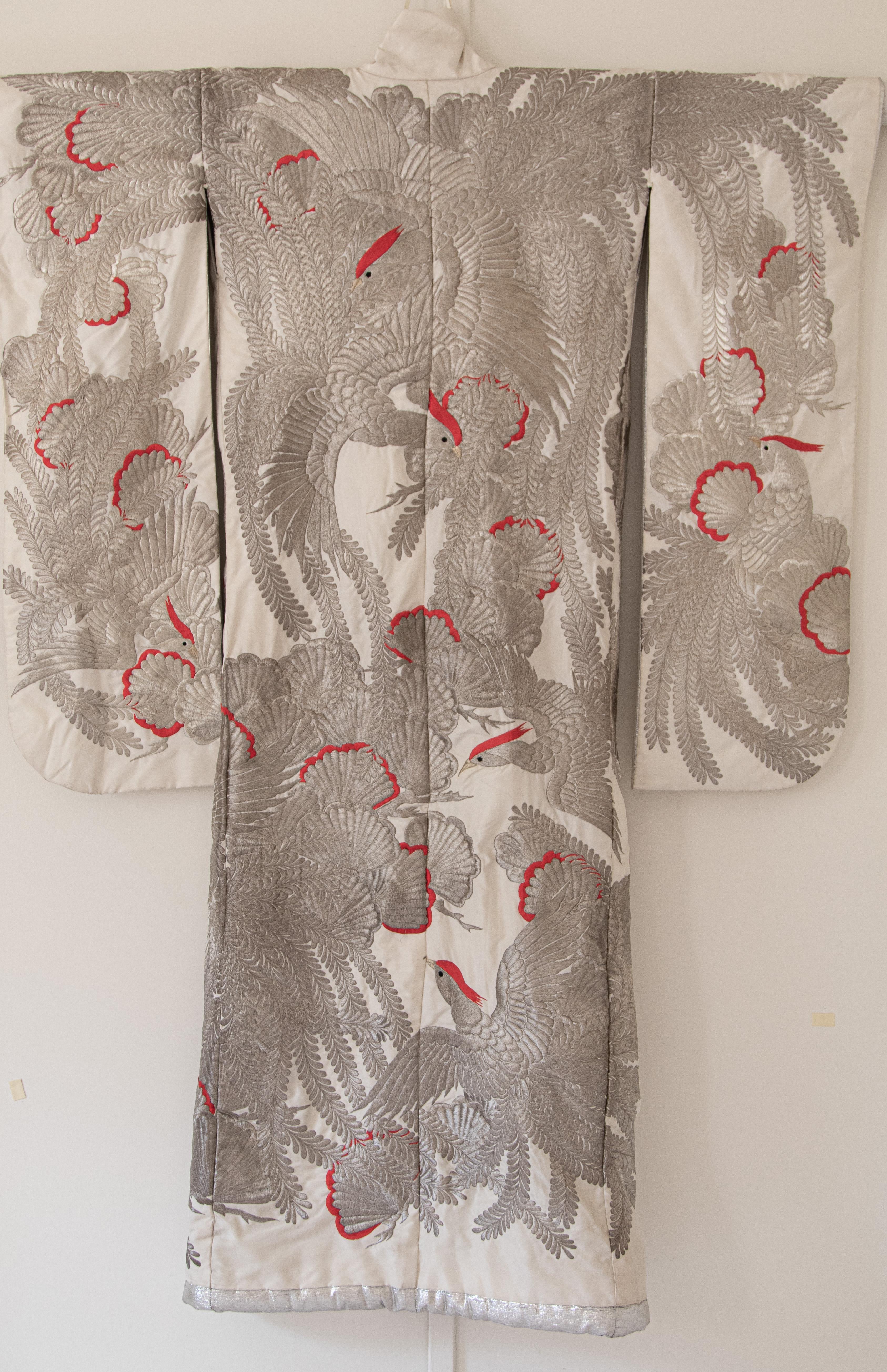 Japanisches Hochzeitskleid aus silbernem Seidenbrokat, Kimono 13