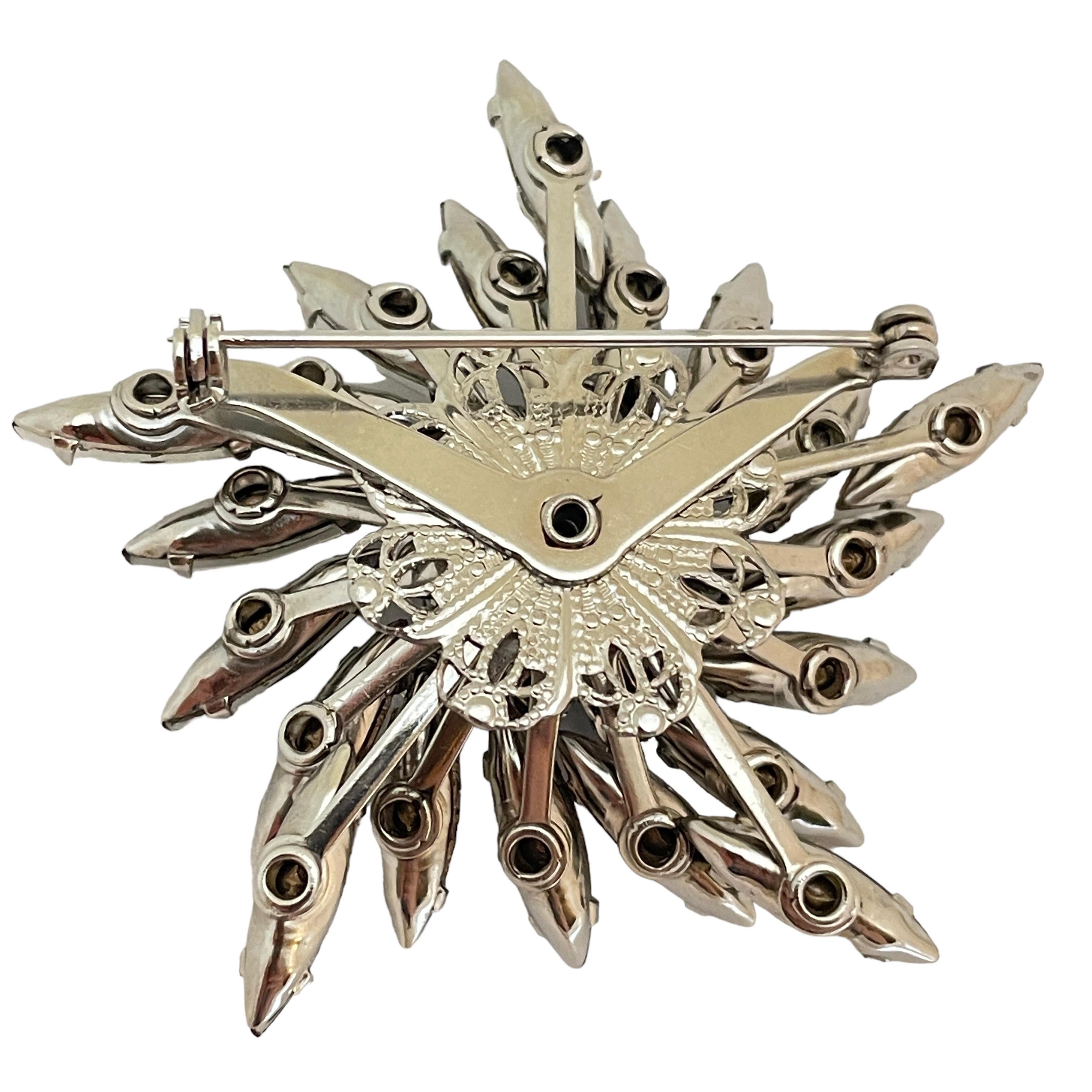 Vintage silver smokey rhinestones designer brooch In Good Condition For Sale In Palos Hills, IL