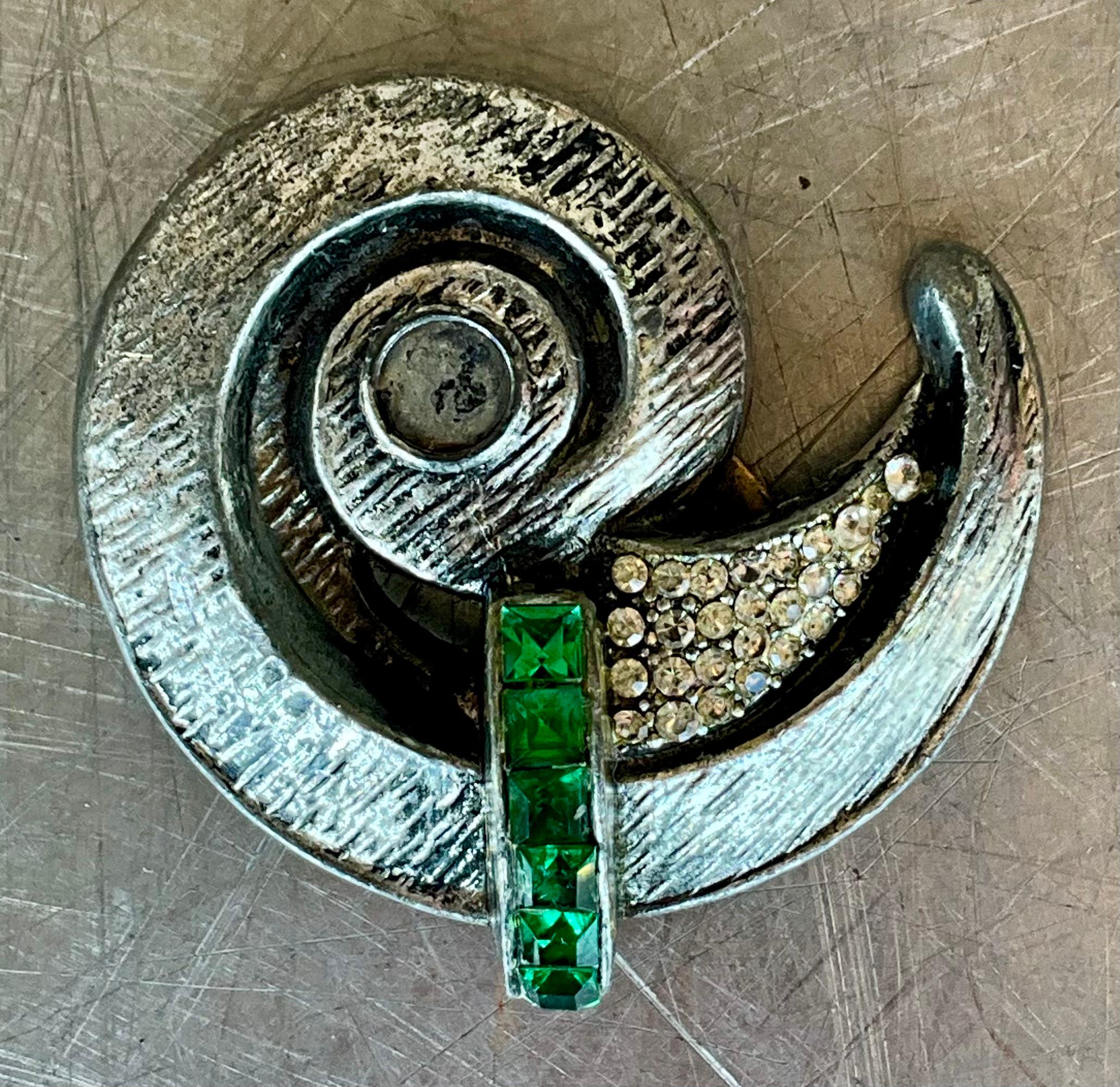 Spilla a spirale d'argento vintage con dettagli verdi in vendita 2