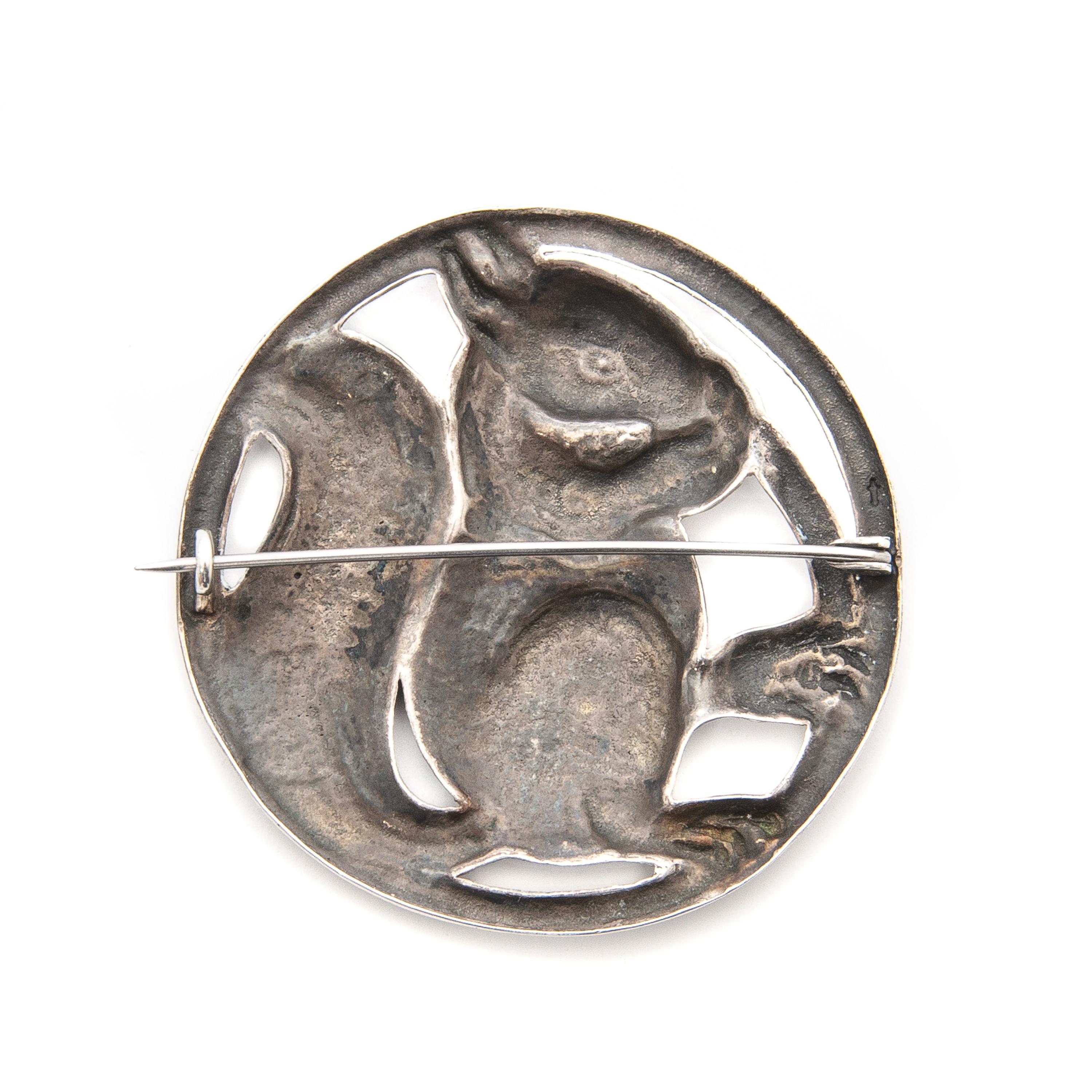 Vintage Silver Squirrel Round Brooch In Good Condition For Sale In Rotterdam, NL
