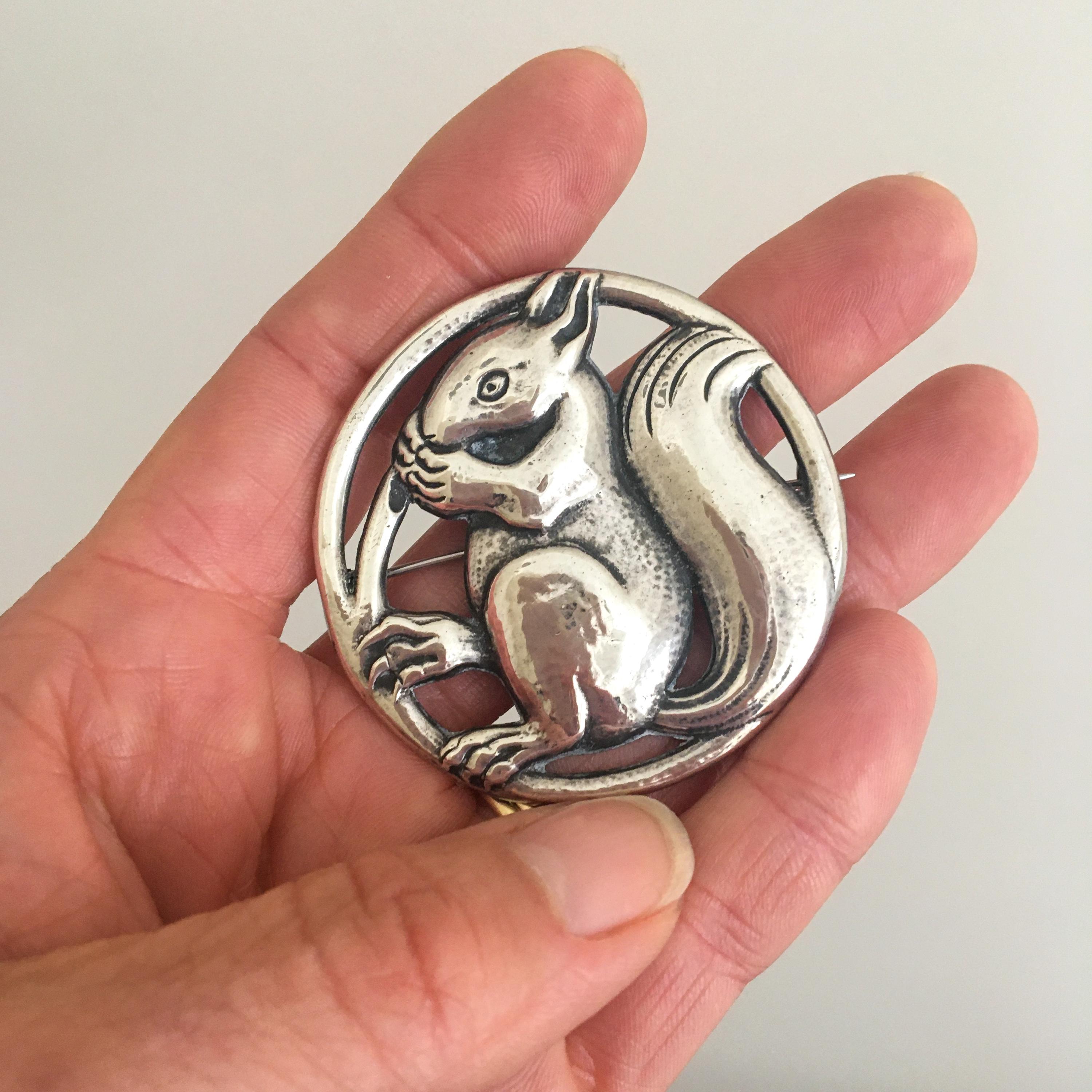 Women's or Men's Vintage Silver Squirrel Round Brooch For Sale