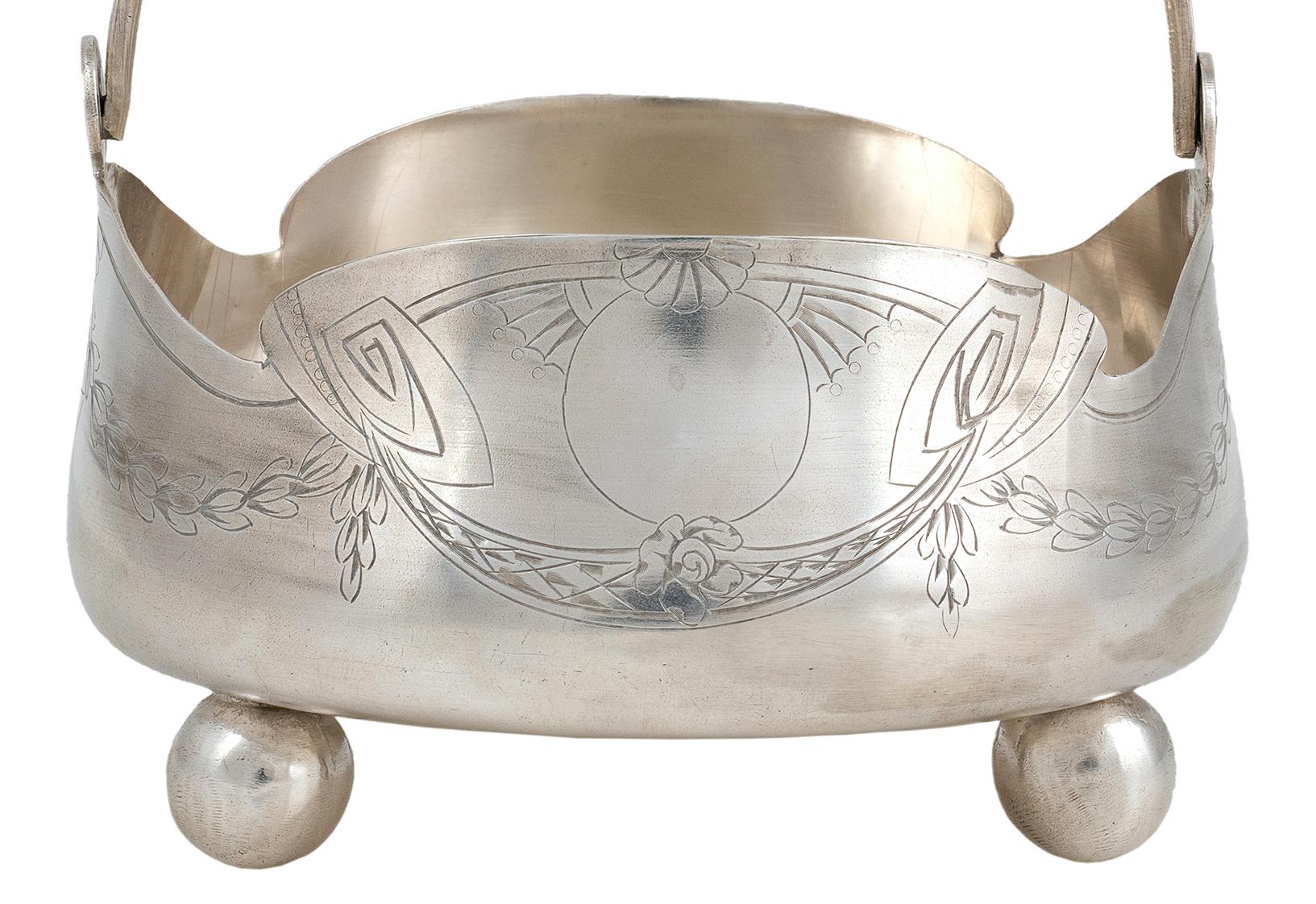 Vintage Silver Sugar Bowl, Russia, Early 20th Century In Good Condition In Roma, IT