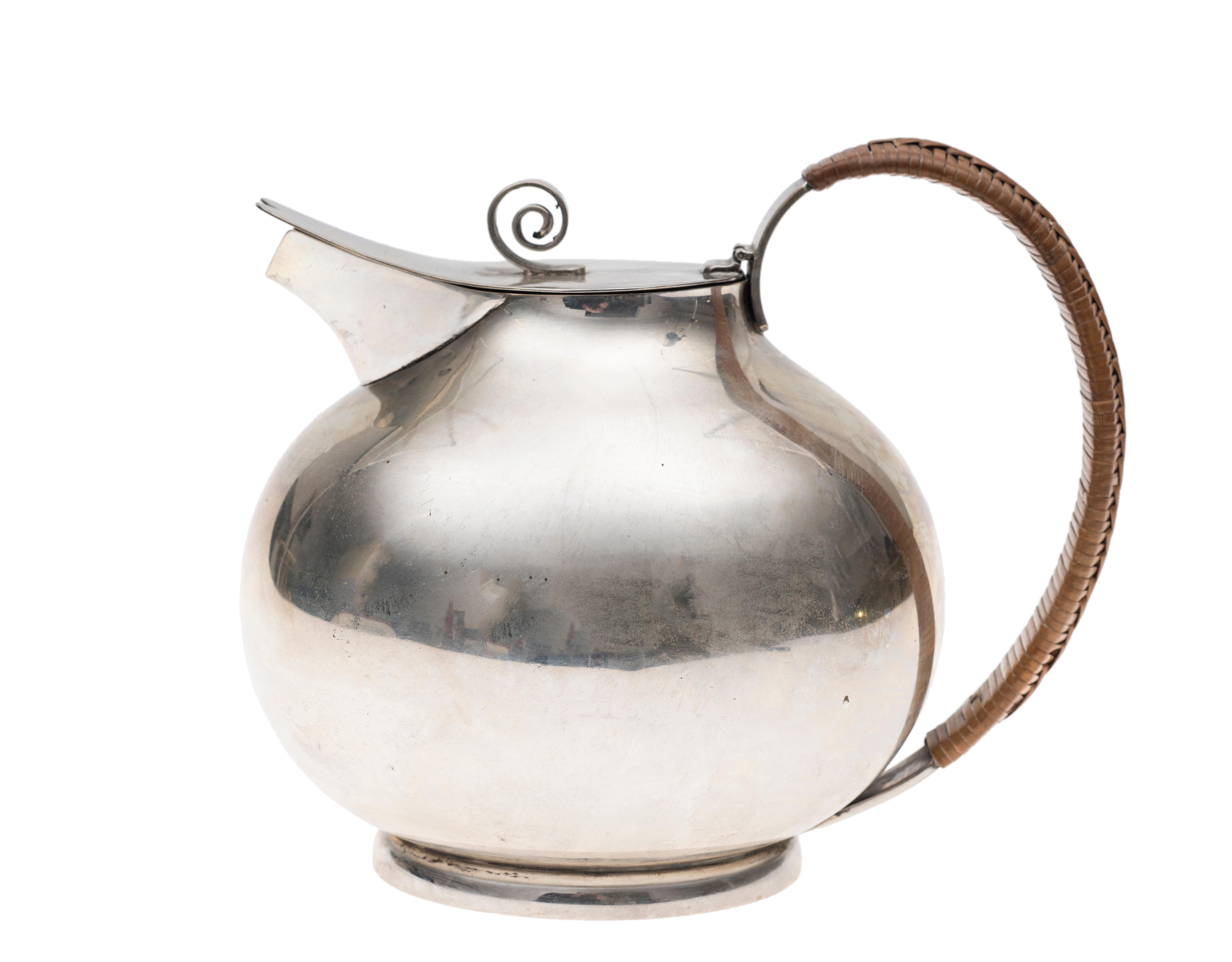 Silver teapot designed and manufactured by Ricci, Italy, between 1934 and 1944. Smooth body, handle cover in pith, hedgehog cover.

Good conditions.

This object is shipped from Italy. Under existing legislation, any object in Italy created over