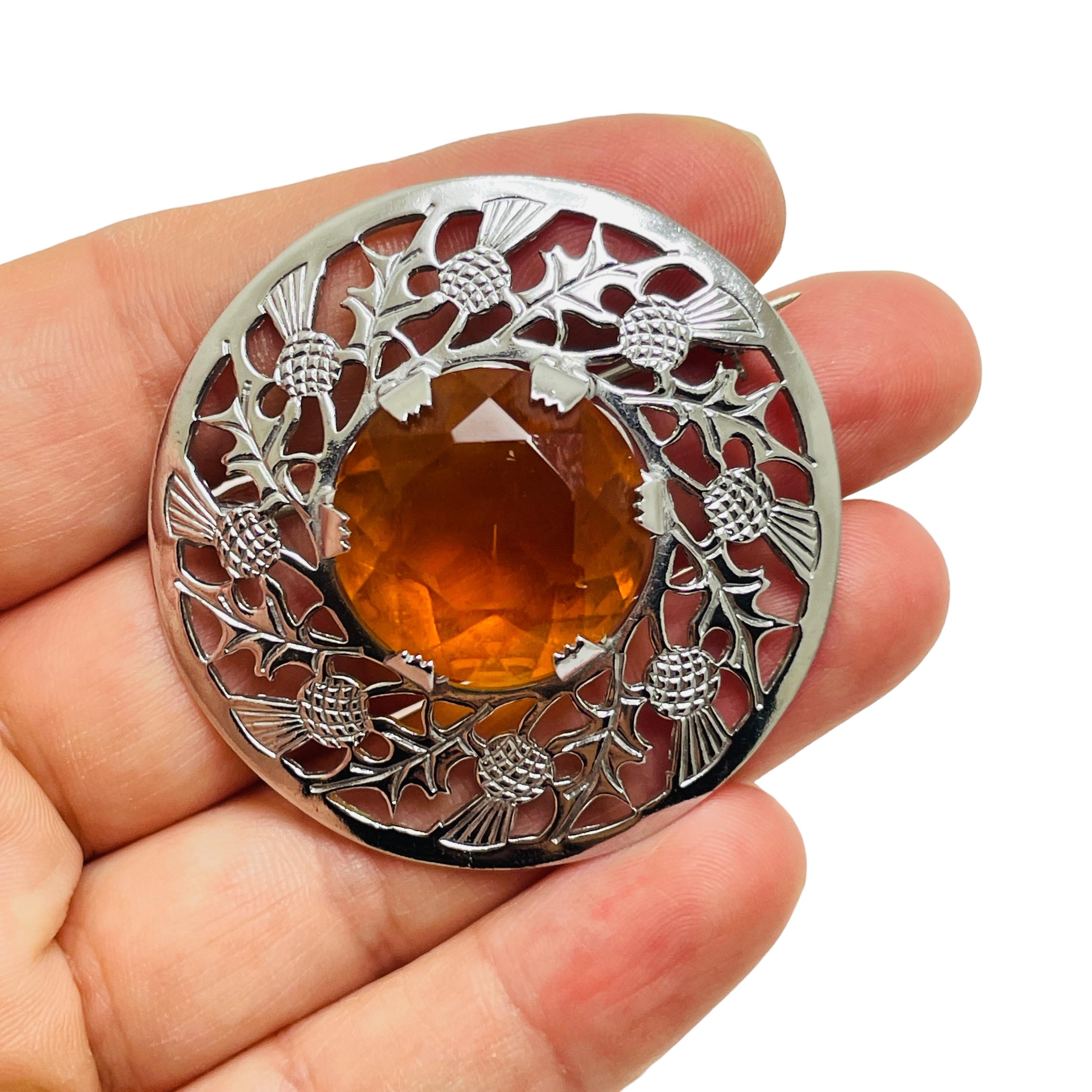 Broche de diseño vintage de cristal ámbar en tono plateado en venta 1