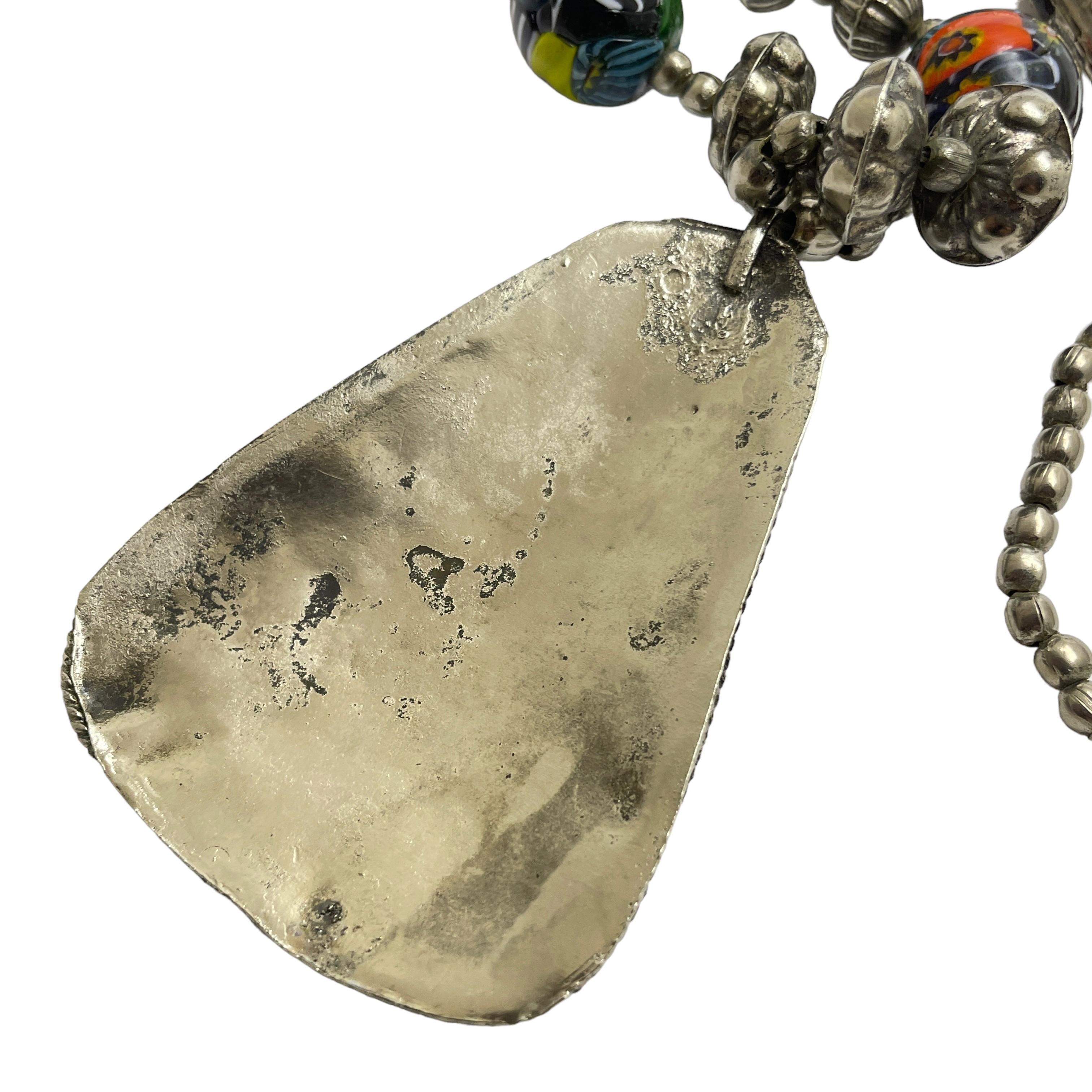 De las mujeres Collar vintage de cuentas de vidrio artístico en tono plateado de diseño en venta