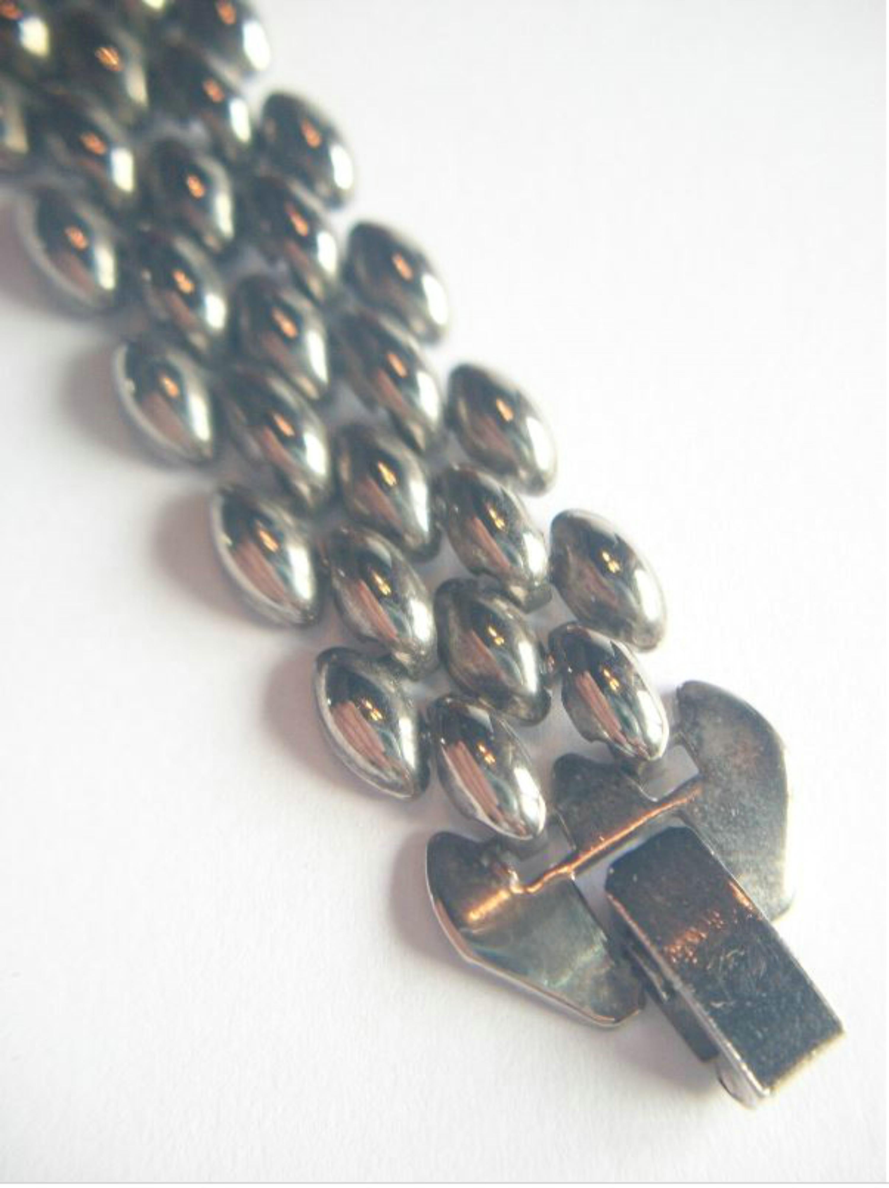 Silberfarbenes Kettenhemd-Armband im Vintage-Stil - Unsigniert - ca. 1980er Jahre im Zustand „Gut“ im Angebot in Chatham, CA