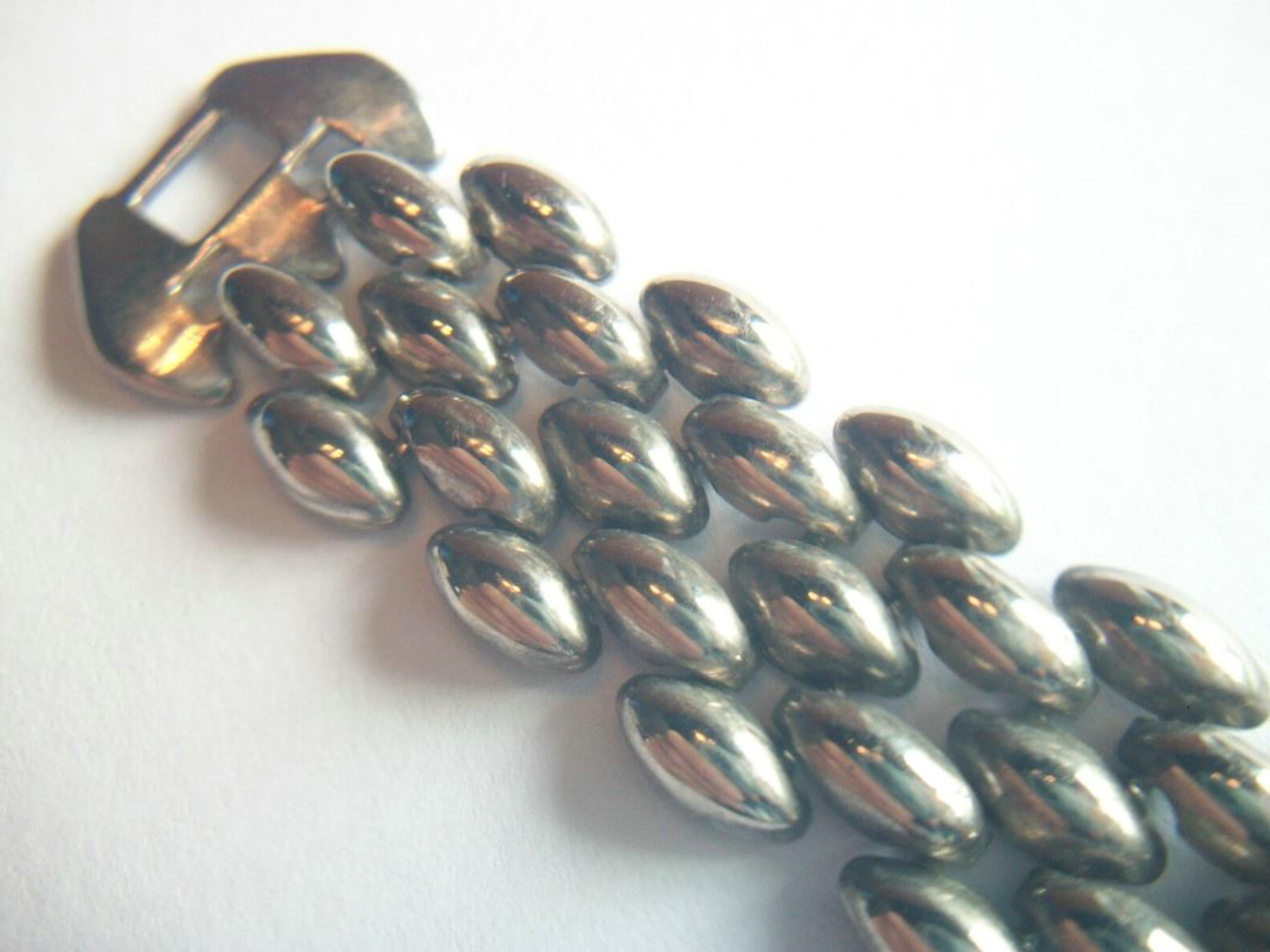 Silberfarbenes Kettenhemd-Armband im Vintage-Stil - Unsigniert - ca. 1980er Jahre im Angebot 1