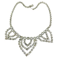 Collier de créateur vintage argenté orné de strass transparents, années 1950