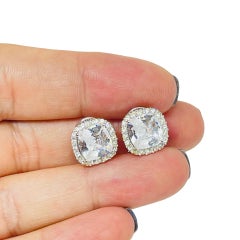 Piccoli orecchini a clip di design in cristallo color argento vintage