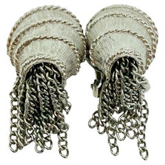 Orecchini a clip di design con catene penzolanti vintage in tonalità argento