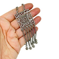 Collana vintage di design con catene pendenti in tonalità argento