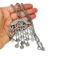 Collana a catena vintage con ciondolo pendente di design in tonalità argento