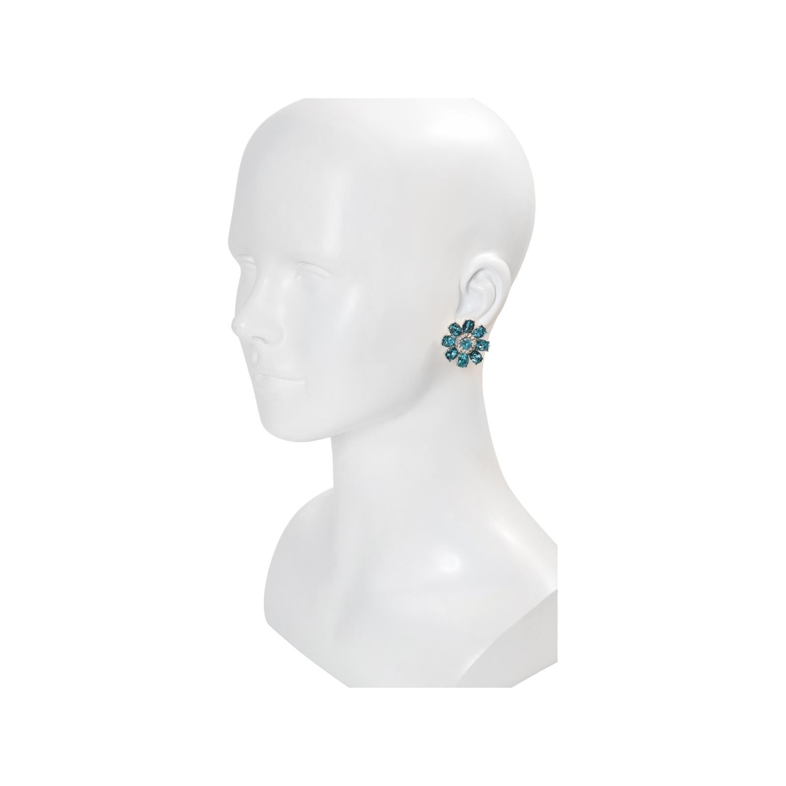 Femenino o masculino Pendientes vintage en tono plateado con diamantes y azul Circa años 60 en venta