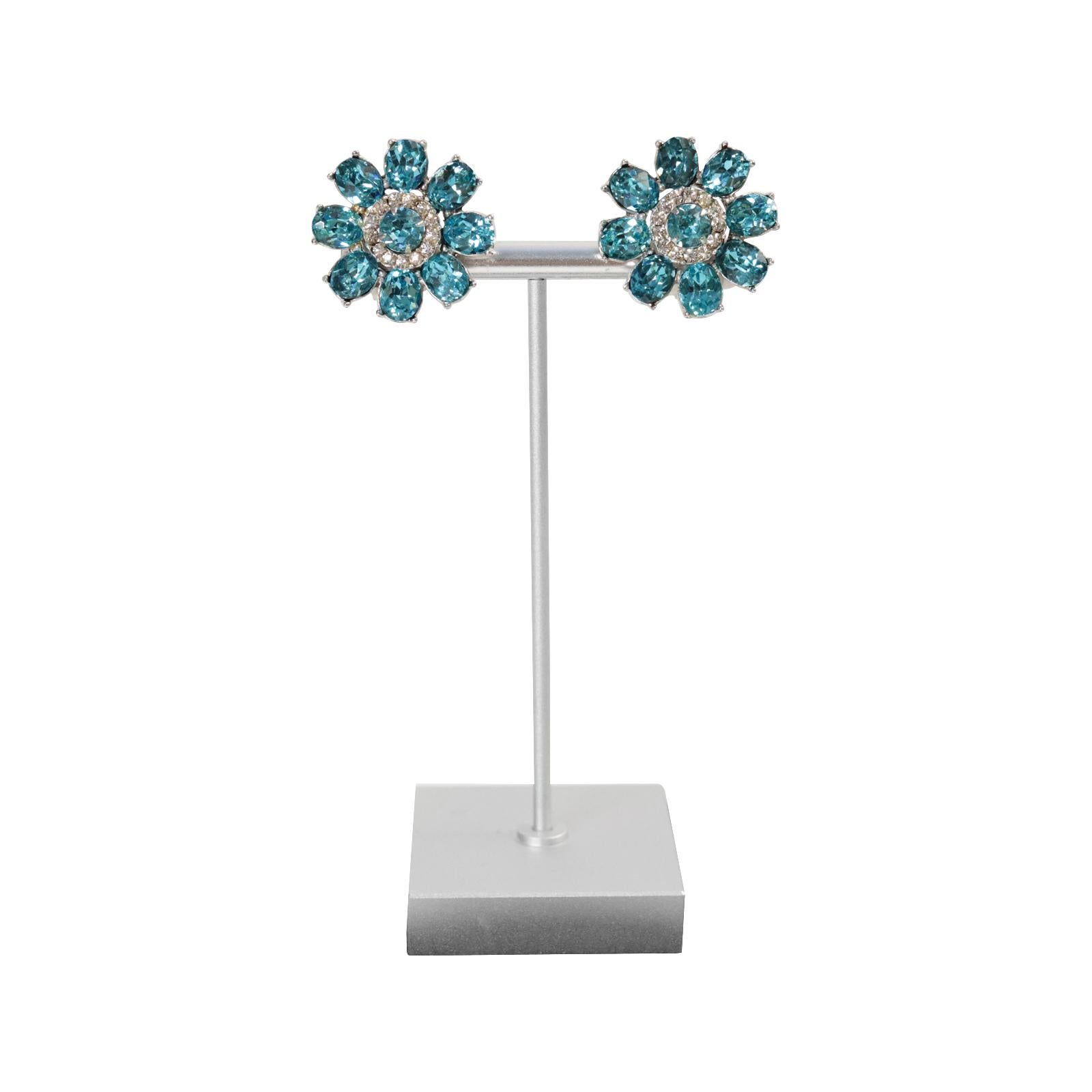 Pendientes vintage en tono plateado con diamantes y azul Circa años 60 en venta 1