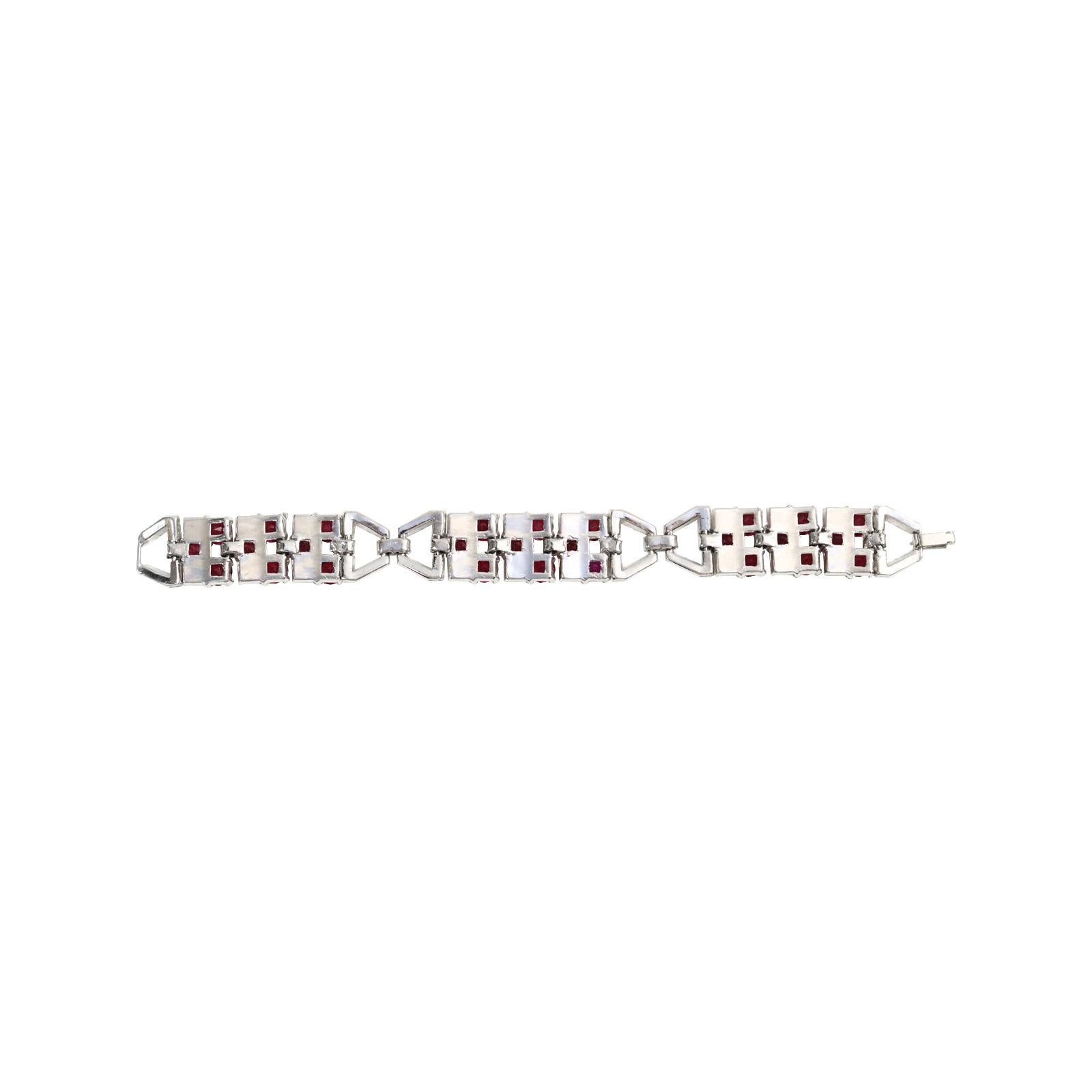 Bracciale d'epoca con diamanti rossi e argento incastonati Circa 1940 in vendita 3