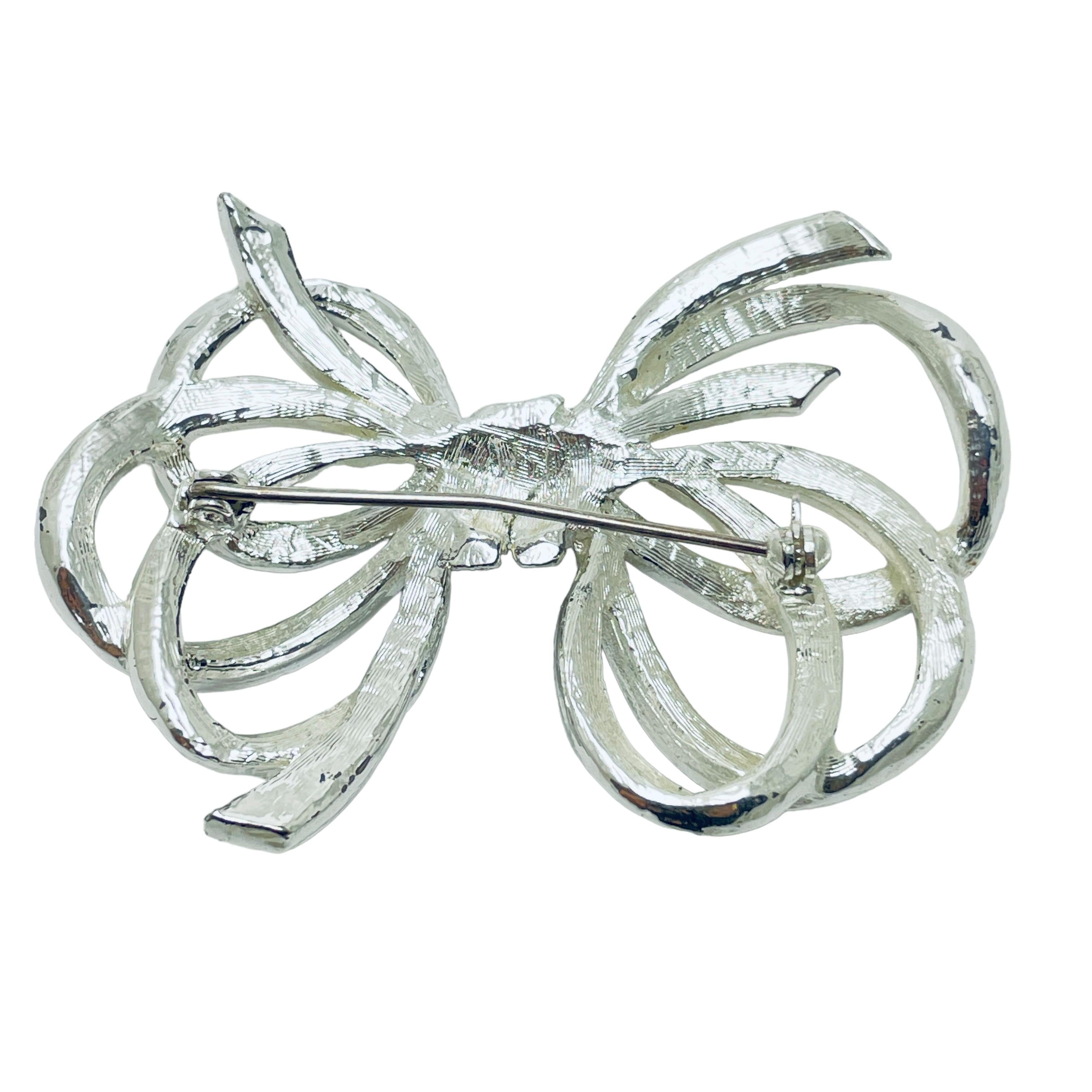Vintage silver tone enamel rhinestone bow brooch In Good Condition For Sale In Palos Hills, IL