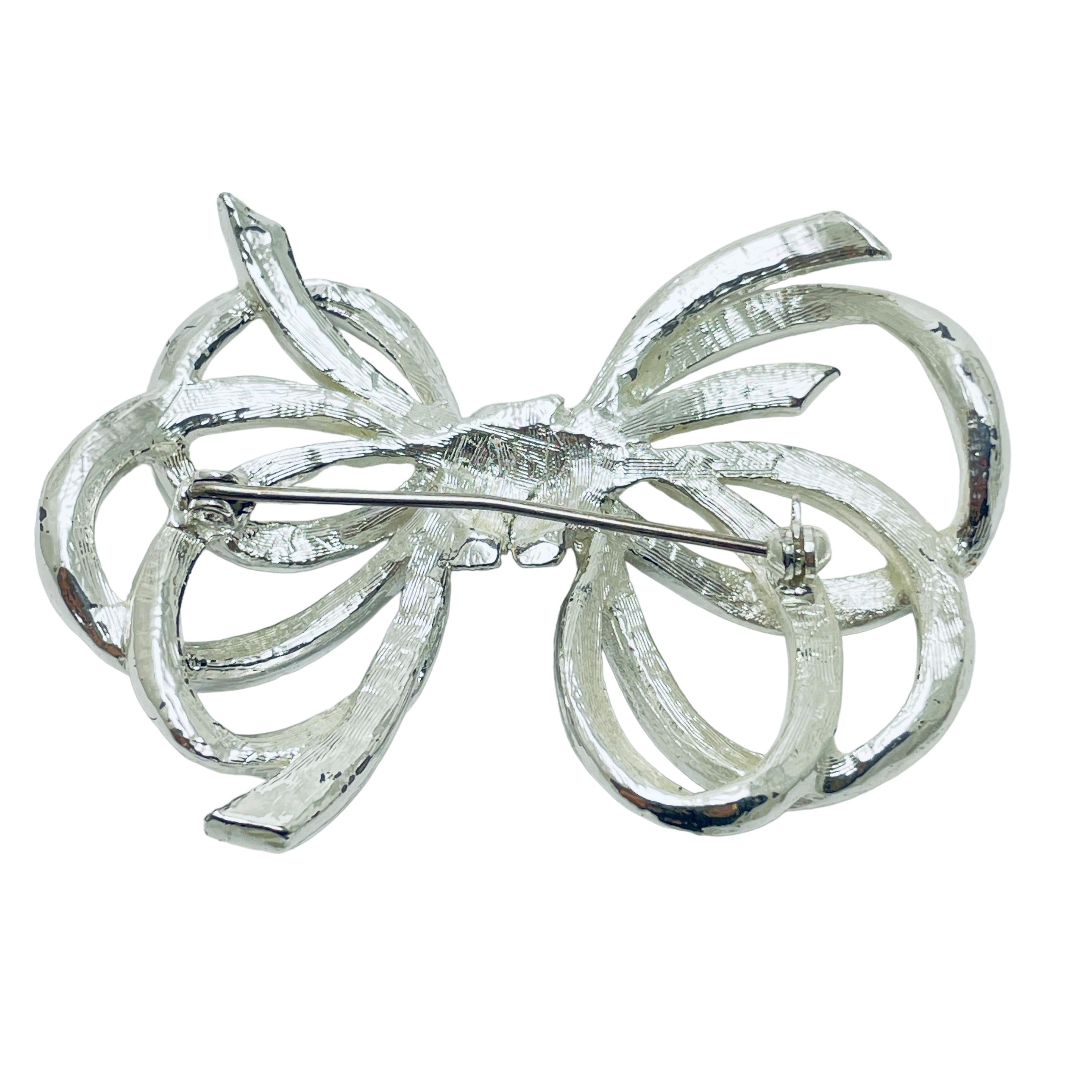 Vintage silver tone enamel rhinestone bow brooch In Good Condition For Sale In Palos Hills, IL