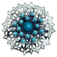 Broche de diseño vintage de turquesa de imitación en tono plateado