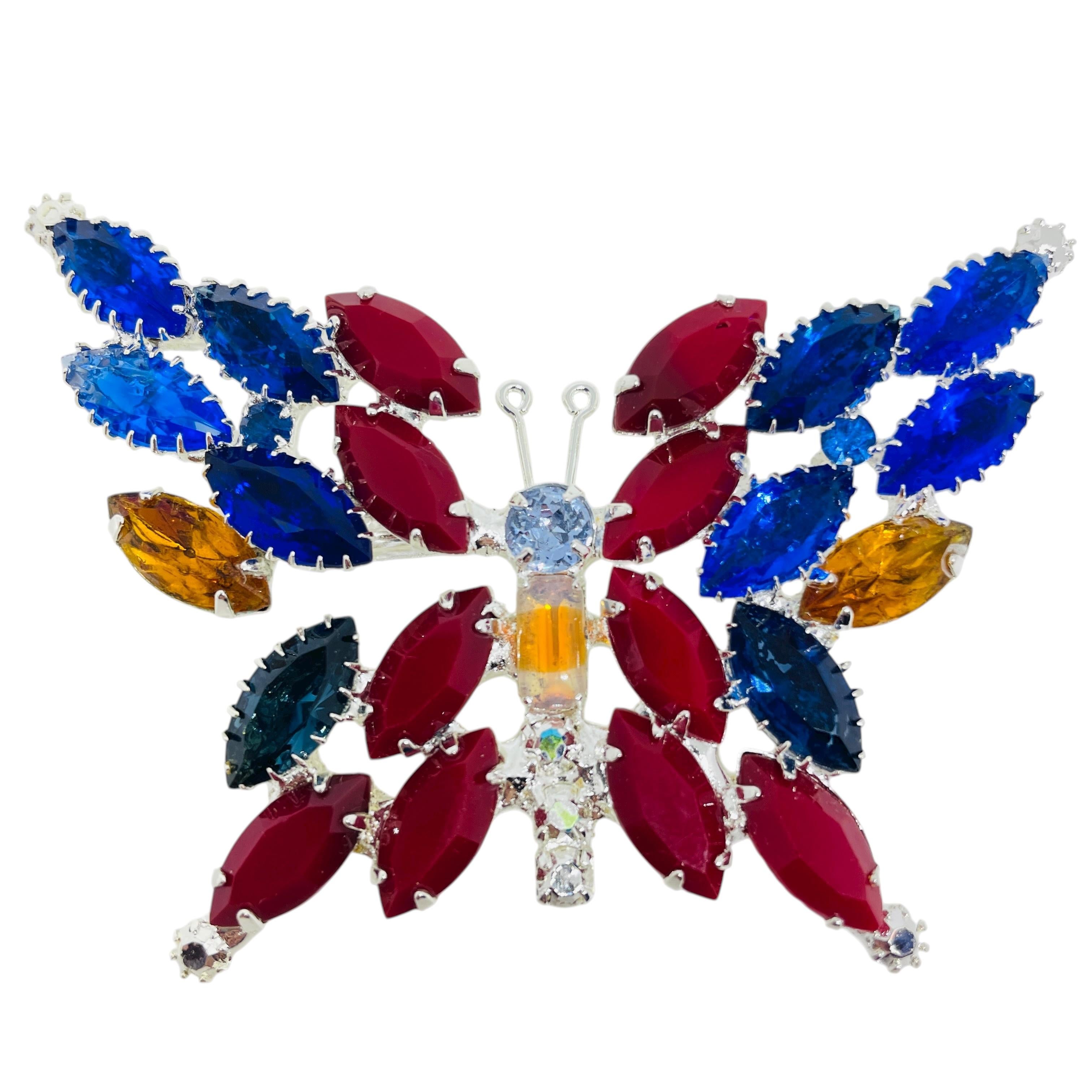 Spilla vintage in argento con pietre di vetro e farfalla di design