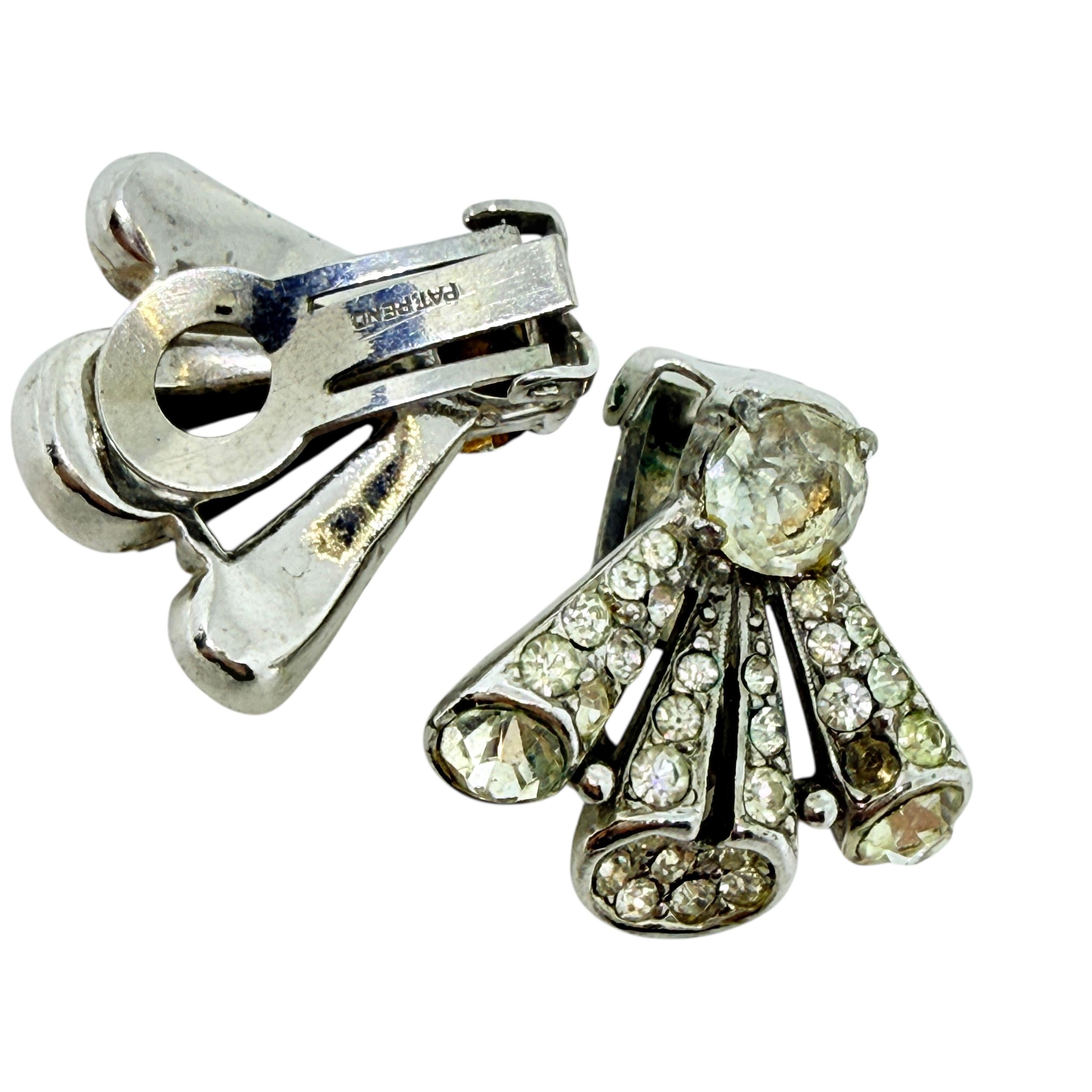 Vintage Silber Ton Glas Steine Designer Clip auf Ohrringe im Zustand „Gut“ im Angebot in Palos Hills, IL