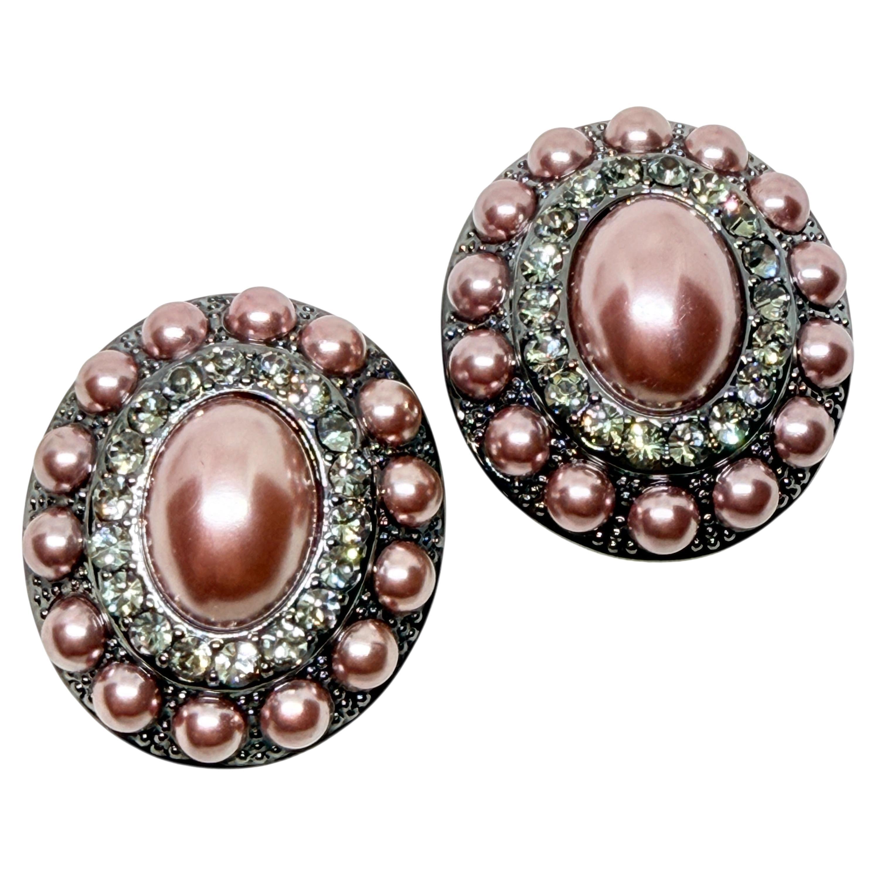 Boucles d
oreilles à clip vintage avec pierres en verre argentées.