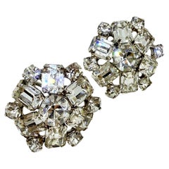 Orecchini a vite di design con pietre di vetro in tonalità argento vintage