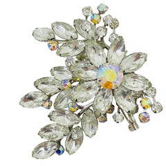 Spilla di design vintage color argento con un enorme fiore decorato con strass Aurora