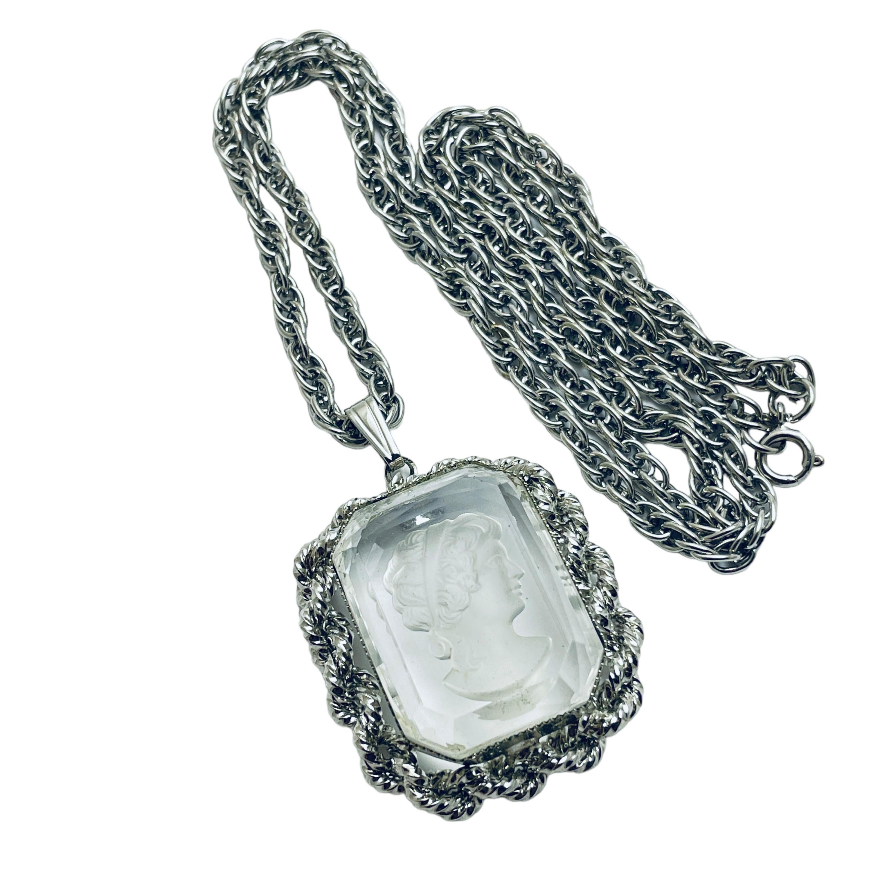 DETAILS

• unsigned 

• silver tone with glass

• vintage designer necklace

MEASUREMENTS  

• 

CONDITION

•  very good vintage condition with minimal signs of wear 

 Sku 41

❤️❤️  VINTAGE DESIGNER JEWELRY ❤️❤️

❤️❤️  ALEXANDER’S BOUTIQUE  ❤️❤️
