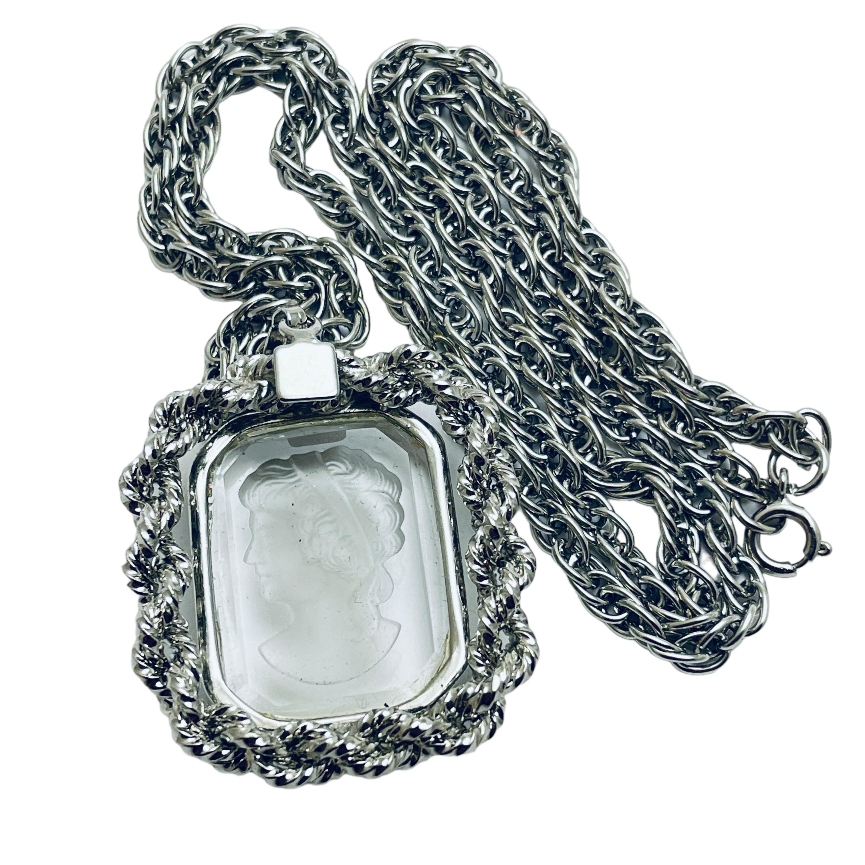 Vintage silver tone intaglio glass designer chain necklace In Good Condition For Sale In Palos Hills, IL