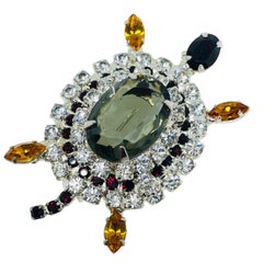 Broche vintage en argent avec pierres en verre pour tortue figurative.