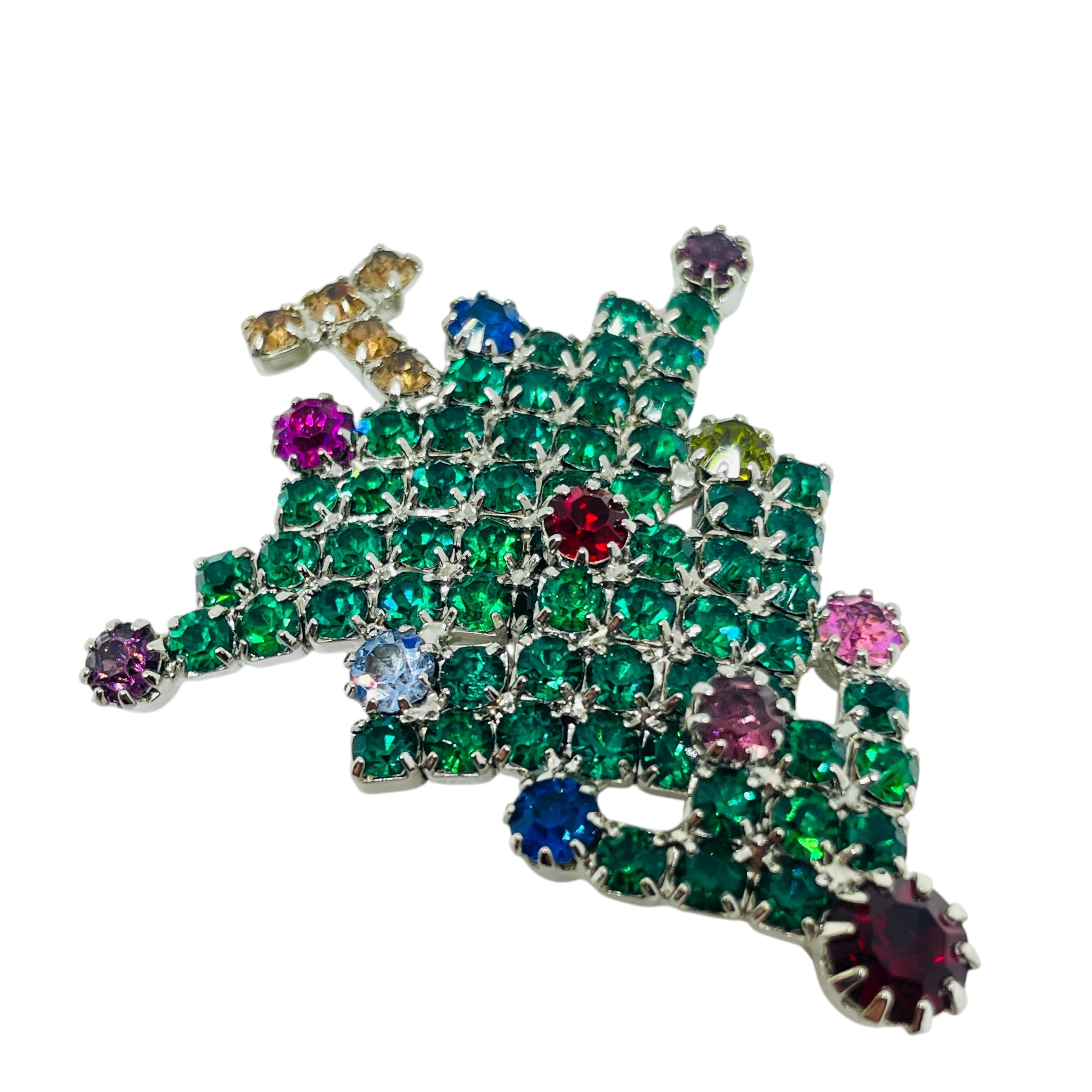 Vintage Silber Ton Juwel grün rot blau Glas Weihnachtsbaum Designer Brosche im Zustand „Gut“ im Angebot in Palos Hills, IL