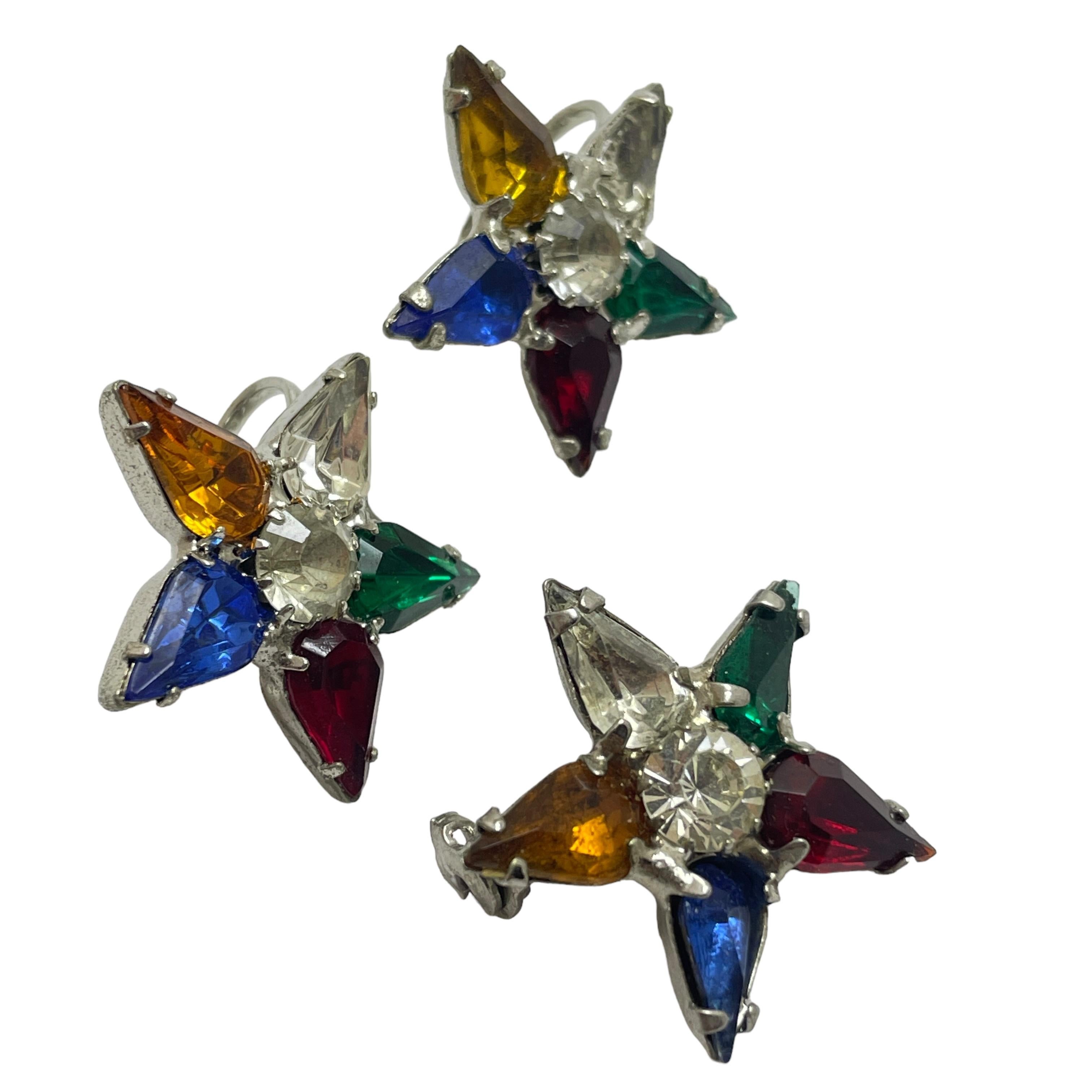 DETAILS

• unsigned  

• silver tone with rhinestones 

• vintage designer earrings brooch set

MEASUREMENTS  

• 

CONDITION

•  very good vintage condition with minimal signs of wear 

 Sku 42

❤️❤️  VINTAGE DESIGNER JEWELRY ❤️❤️

❤️❤️ 