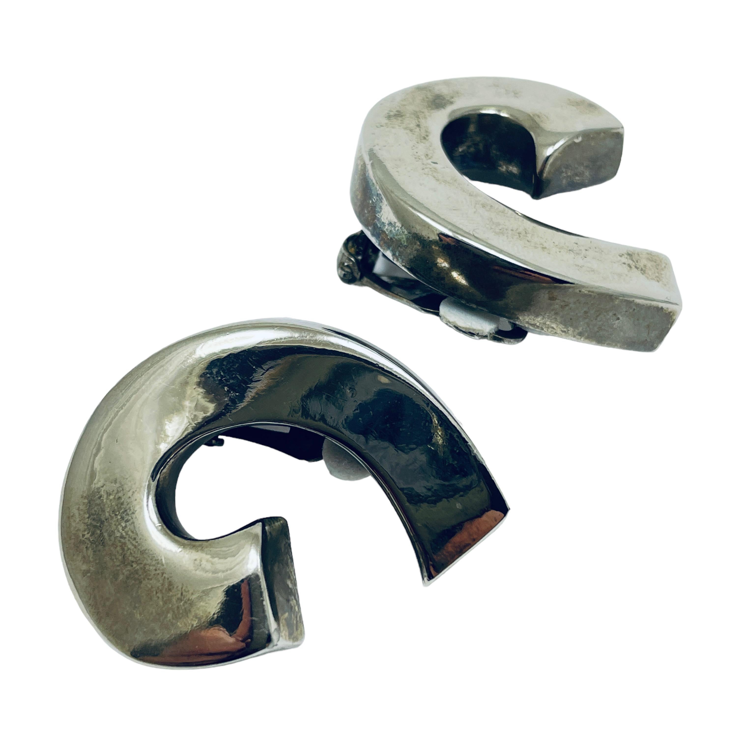 Vintage Silber Ton modernistischen geometrischen Designer 80er Jahre Clip auf Ohrringe im Zustand „Gut“ im Angebot in Palos Hills, IL