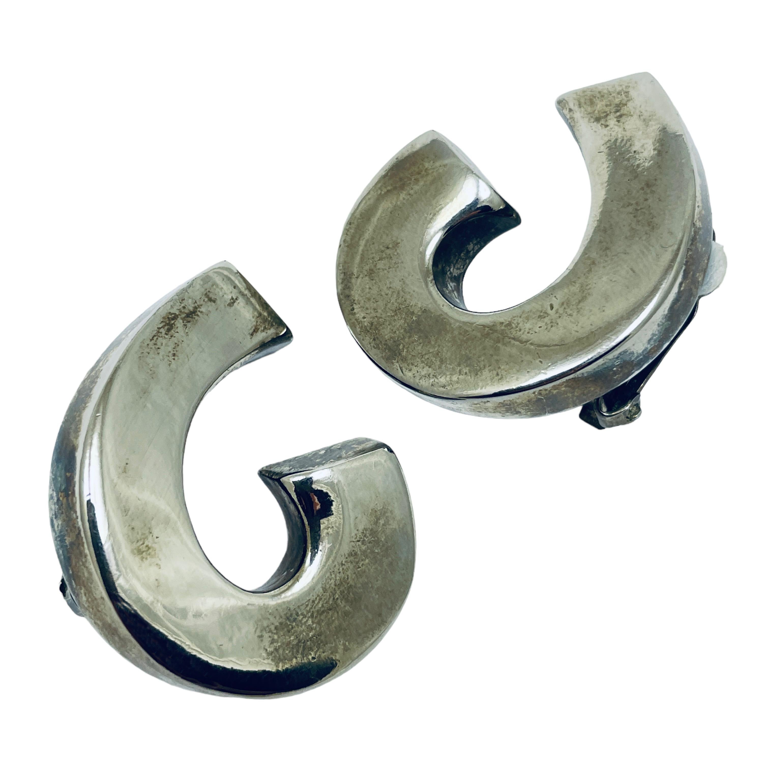 Orecchini a clip vintage in tonalità argento di design geometrico anni '80