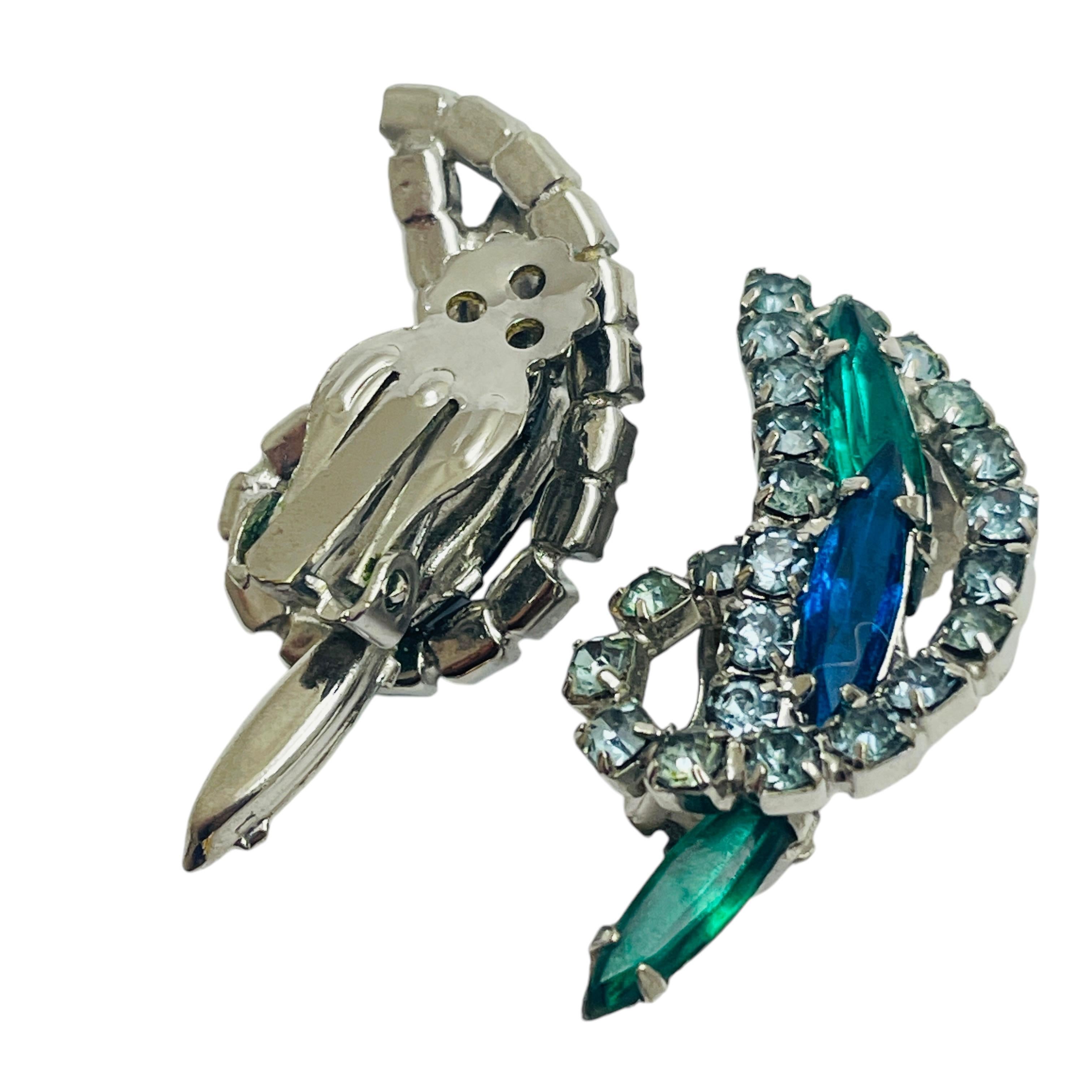 Vintage silver tone navette blue green rhinestones designer earrings brooch set en vente 3
