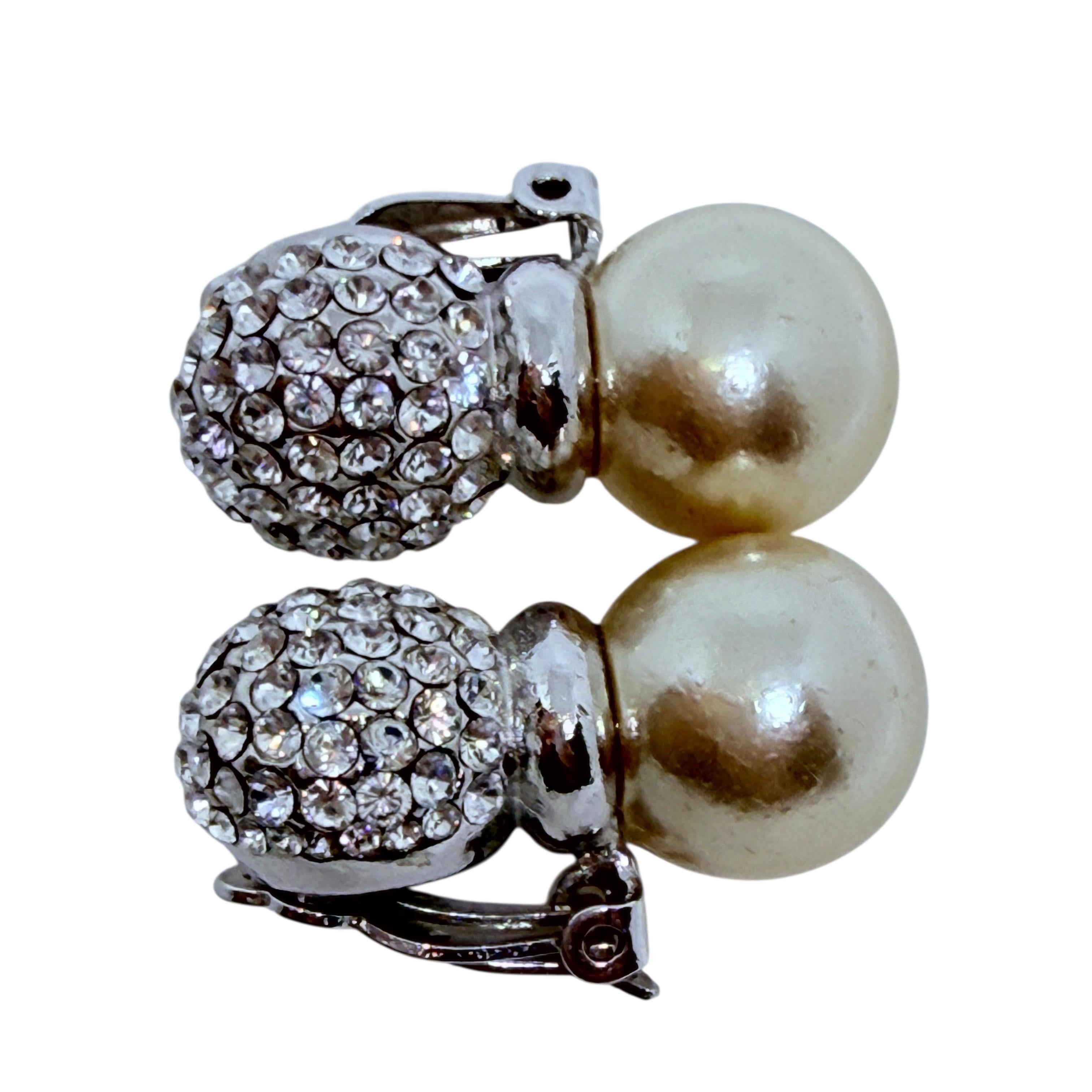 Vintage Silber Ton pflastern Strass faux Perle Designer Clip auf Ohrringe im Zustand „Gut“ im Angebot in Palos Hills, IL