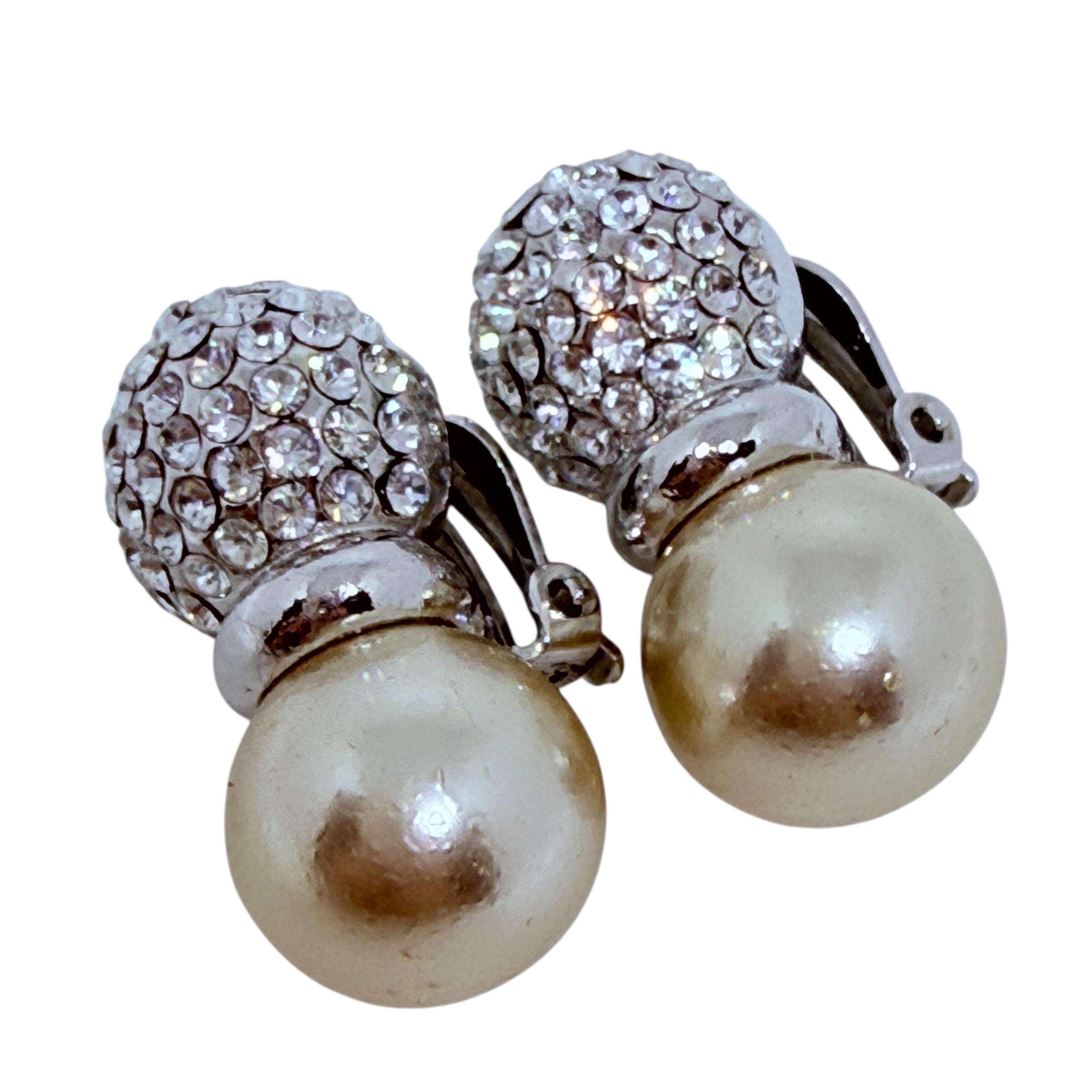 Vintage Silber Ton pflastern Strass faux Perle Designer Clip auf Ohrringe im Angebot 1