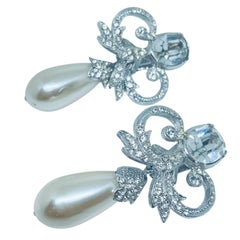 Vintage silver tone pearl rhinestone designer clip on earrings