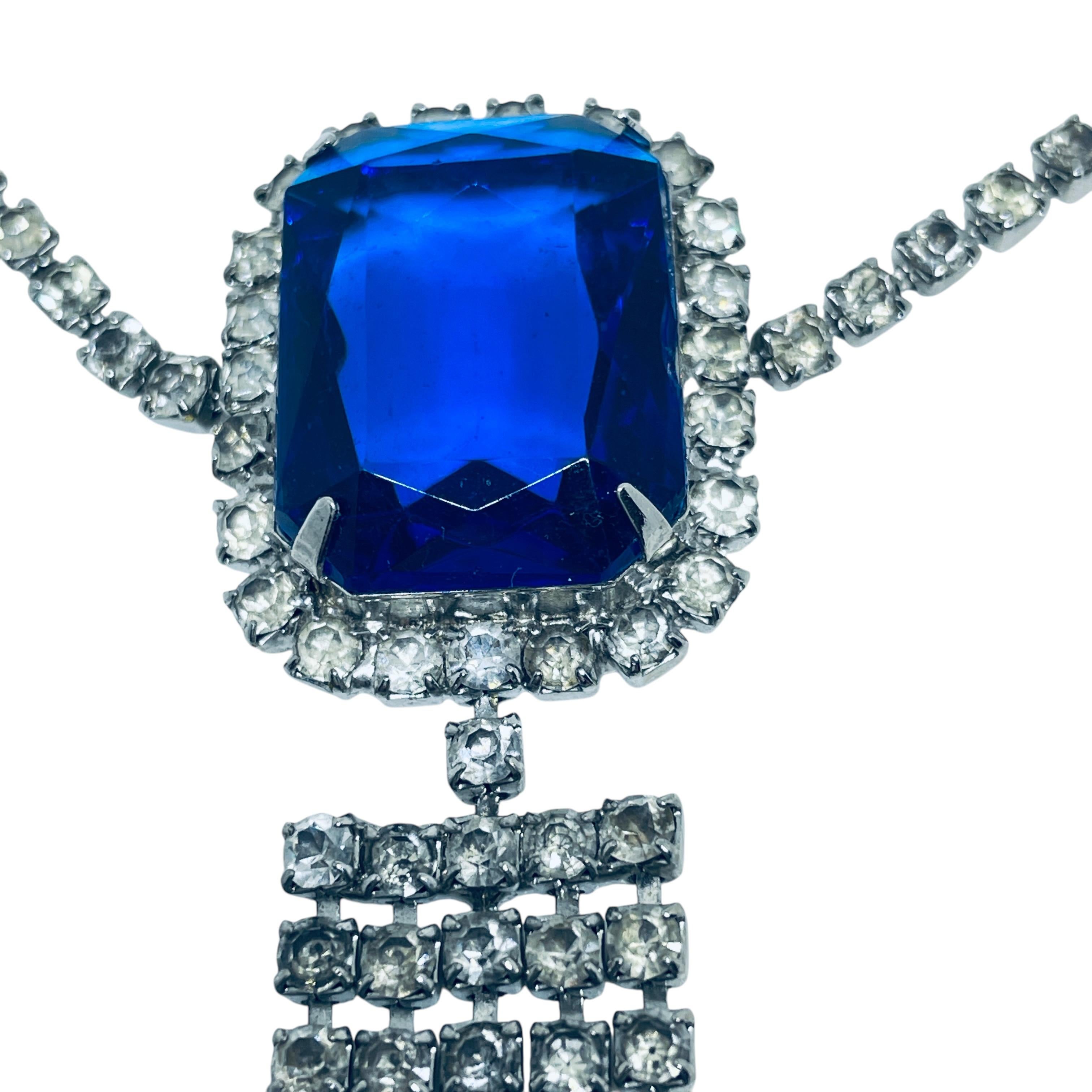 DETTAGLI

- senza segno

- tonalità argento con pietre di vetro

- collana di design vintage 

MISURE

-

CONDIZIONE

- ottime condizioni vintage con minimi segni di usura

Sku 50

❤️❤️ GIOIELLI VINTAGE DI DESIGN ❤️❤️

❤️❤️ ALEXANDER'S BOUTIQUE ❤️❤️