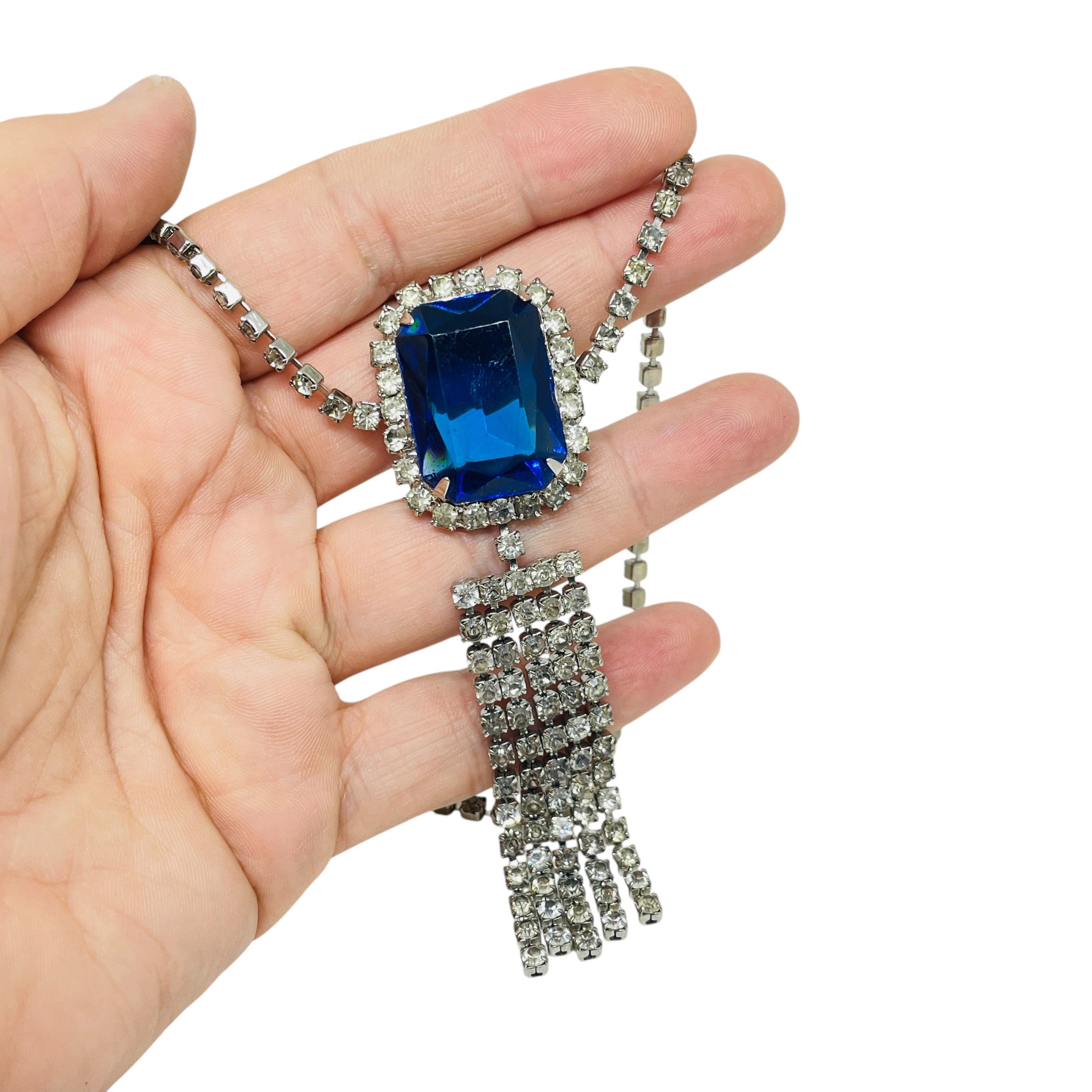 Collana vintage in argento con strass incastonati e zaffiro in vetro di design in vendita 1