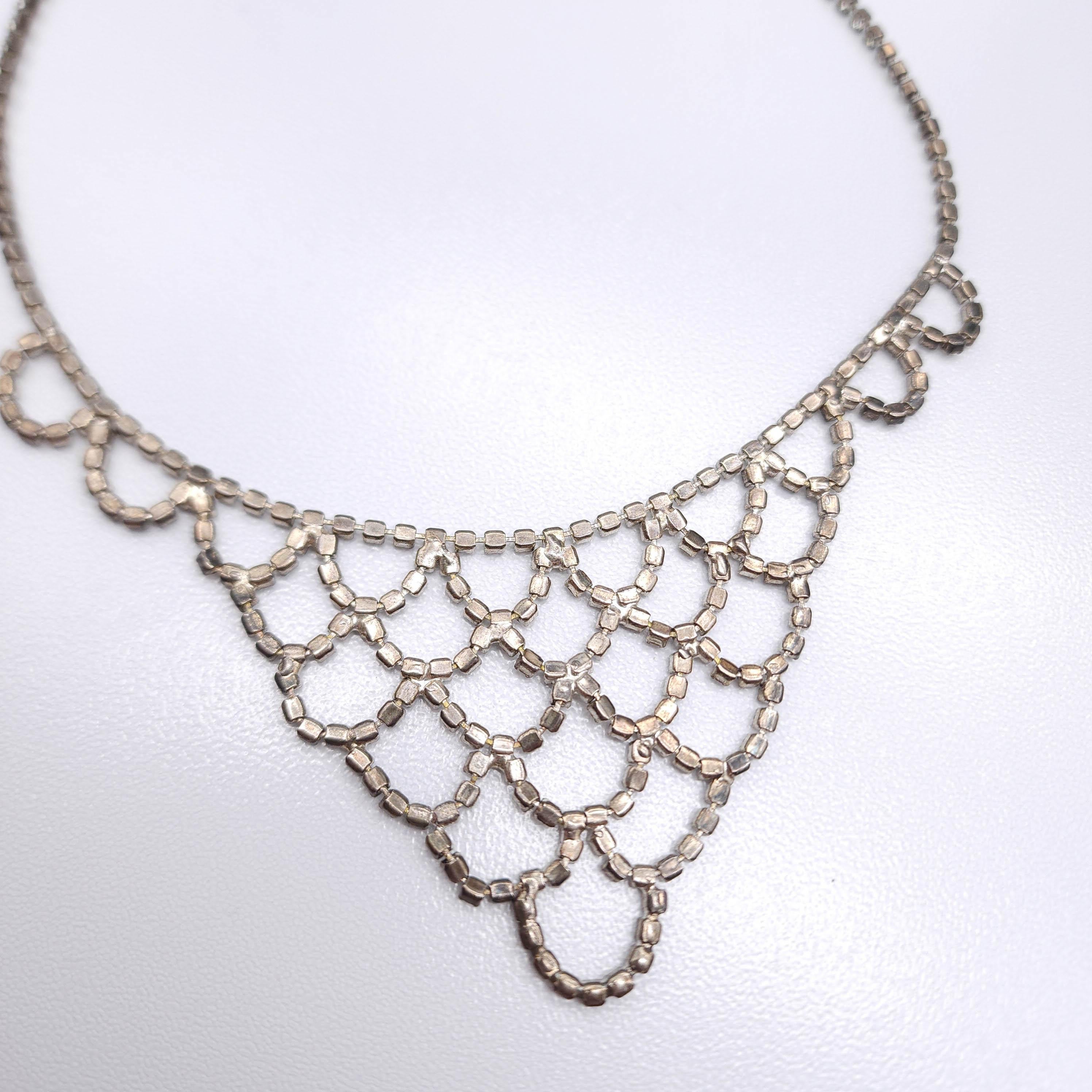 Round Cut Vintage Silver-Tone Rhinestone Bib Necklace w Cascading Design, Silver Tone For Sale