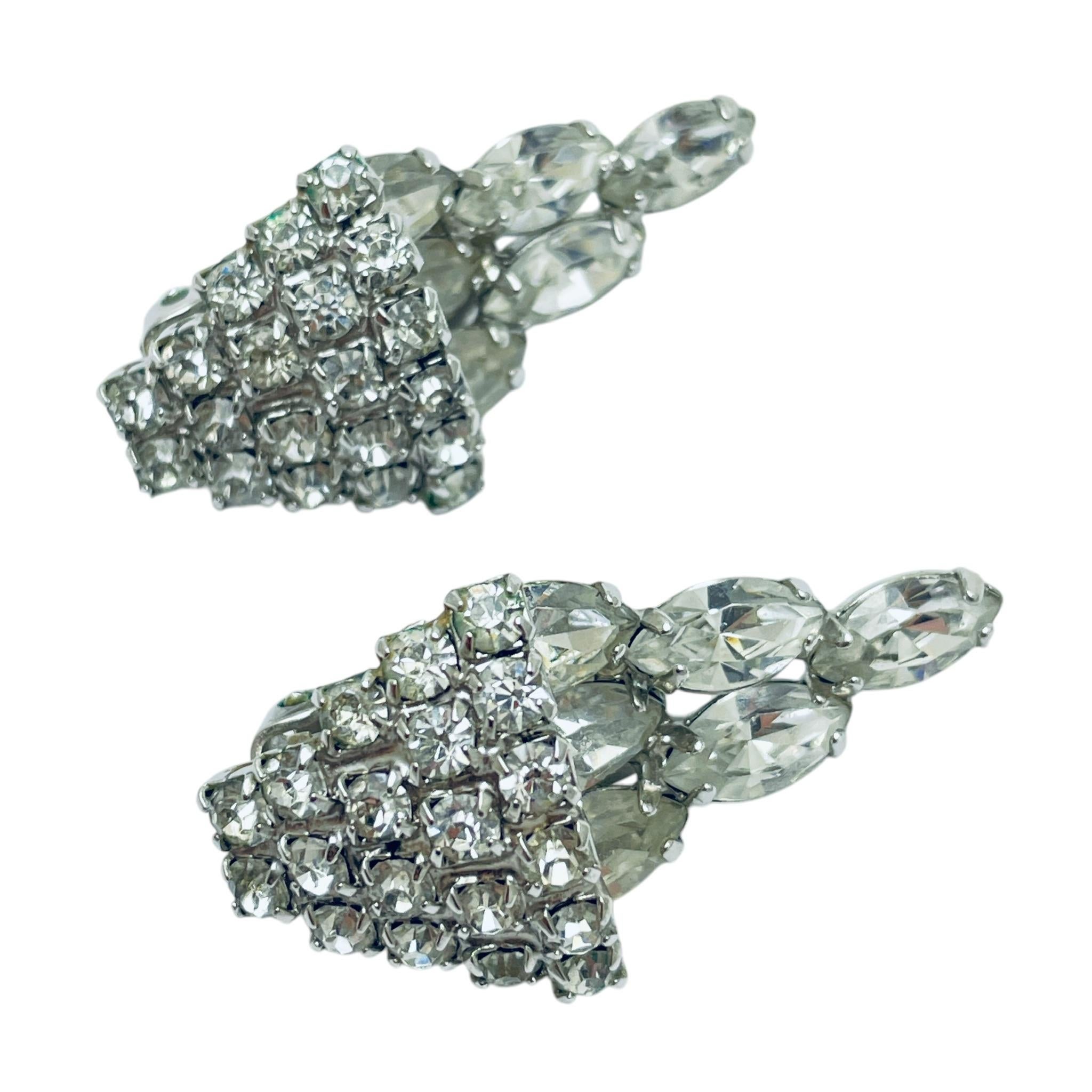 DETAILS

• unsigned 

• silver tone with rhinestones 

• vintage designer earrings 

MEASUREMENTS  

• 

CONDITION

•  very good vintage condition with minimal signs of wear 

 Sku 48

❤️❤️  VINTAGE DESIGNER JEWELRY ❤️❤️

❤️❤️  ALEXANDER’S BOUTIQUE 