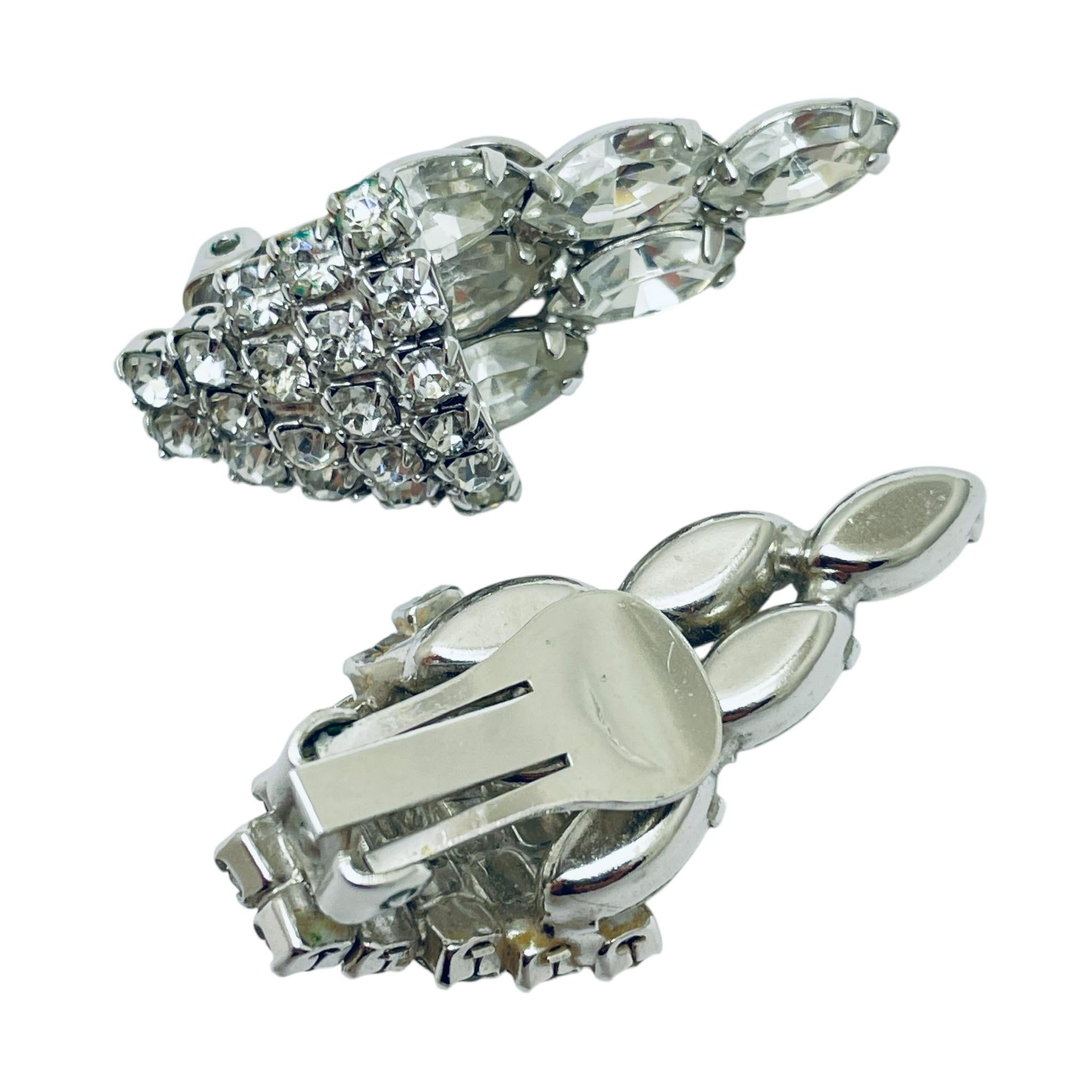 Vintage silver tone rhinestone designer clip on earrings In Good Condition For Sale In Palos Hills, IL
