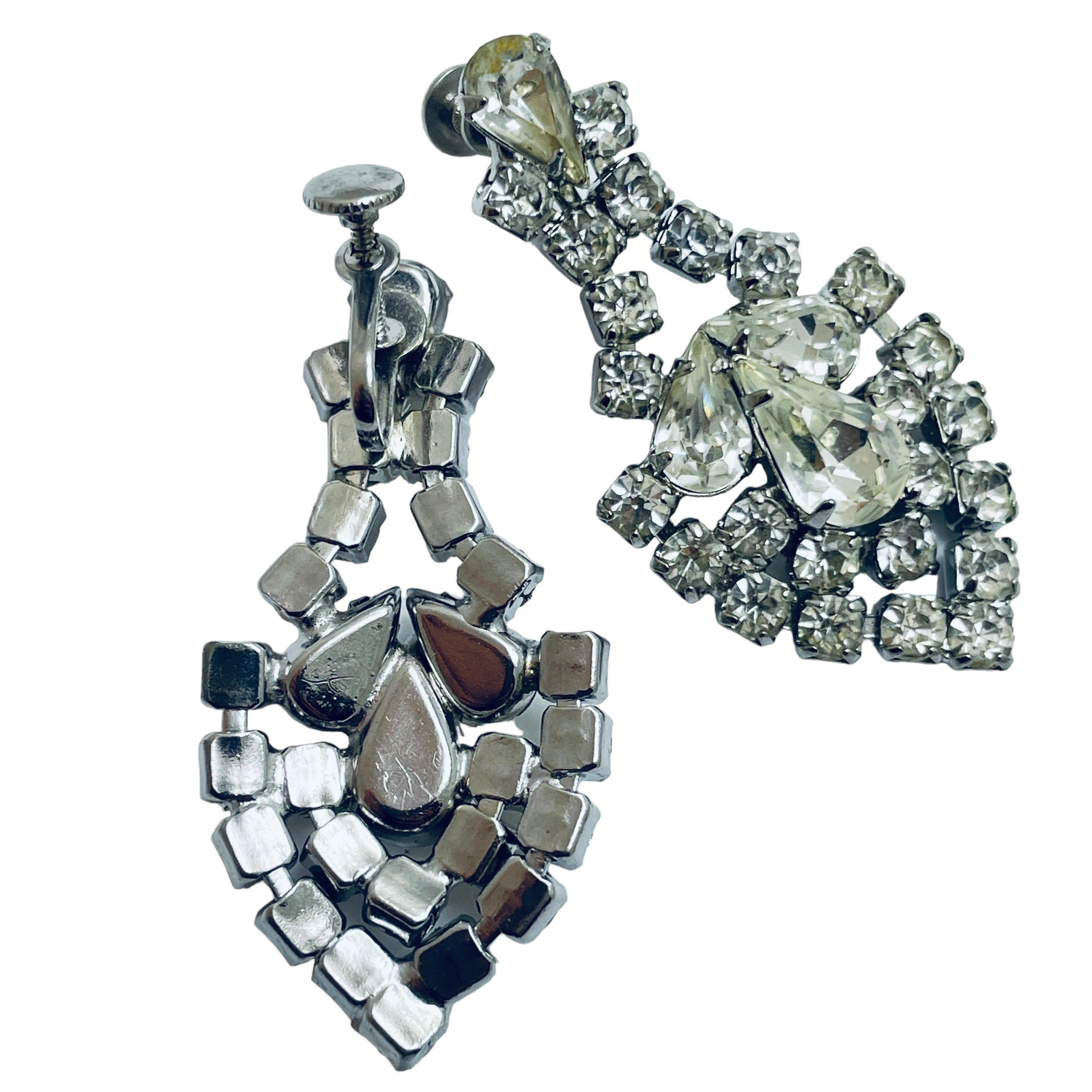 Vintage silver tone rhinestone designer screw back earrings In Good Condition For Sale In Palos Hills, IL