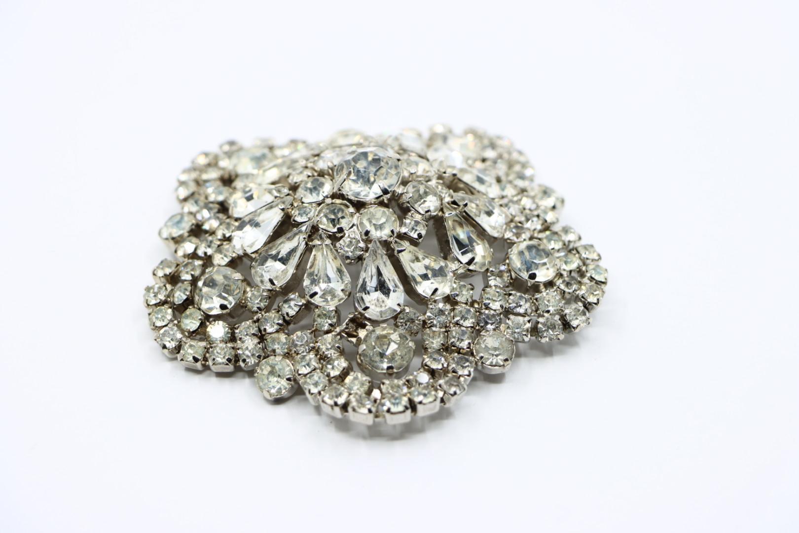 Women's or Men's Vintage Silver Tone Rhinestone Flower Brooch Pin
