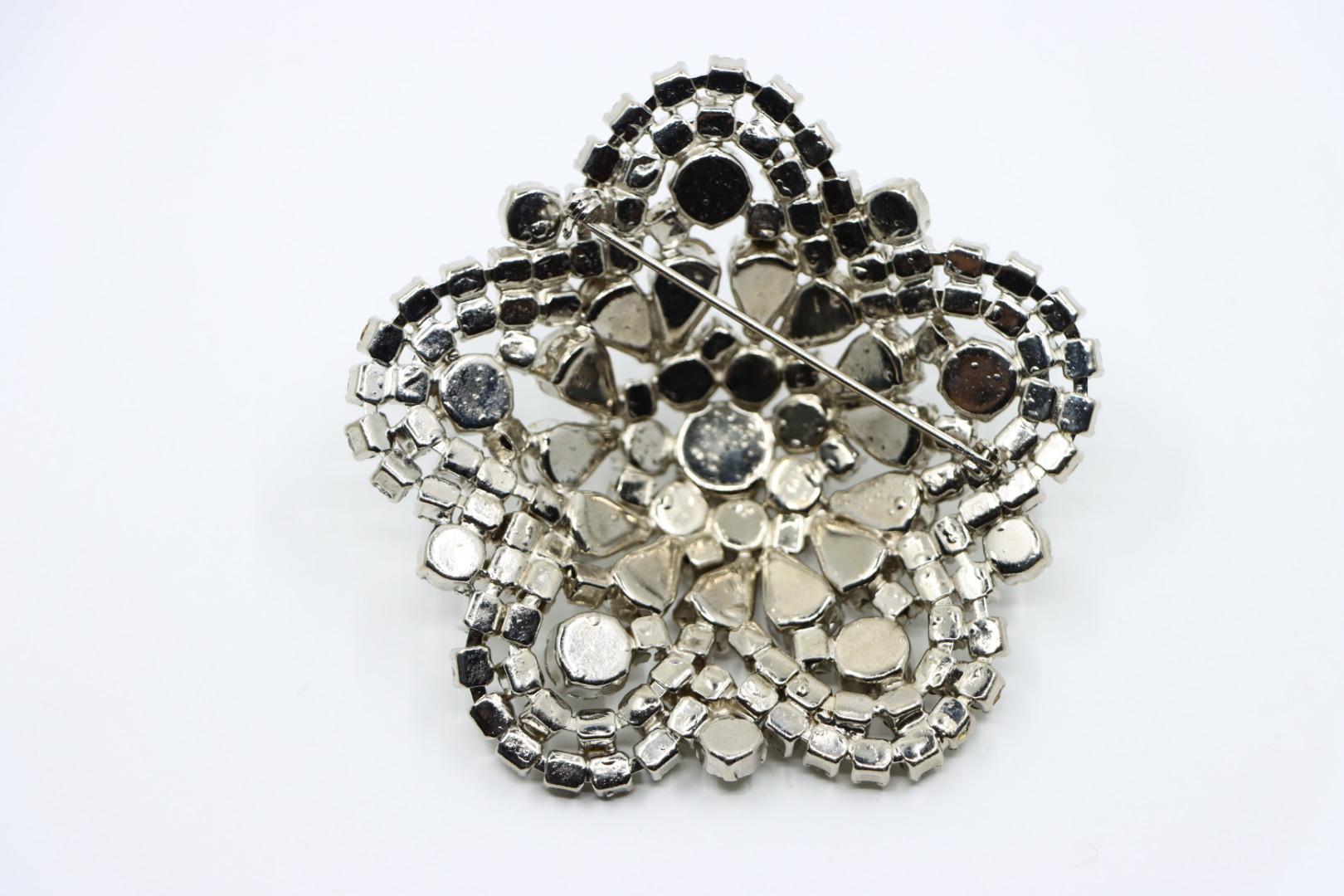 Vintage Silver Tone Rhinestone Flower Brooch Pin 1